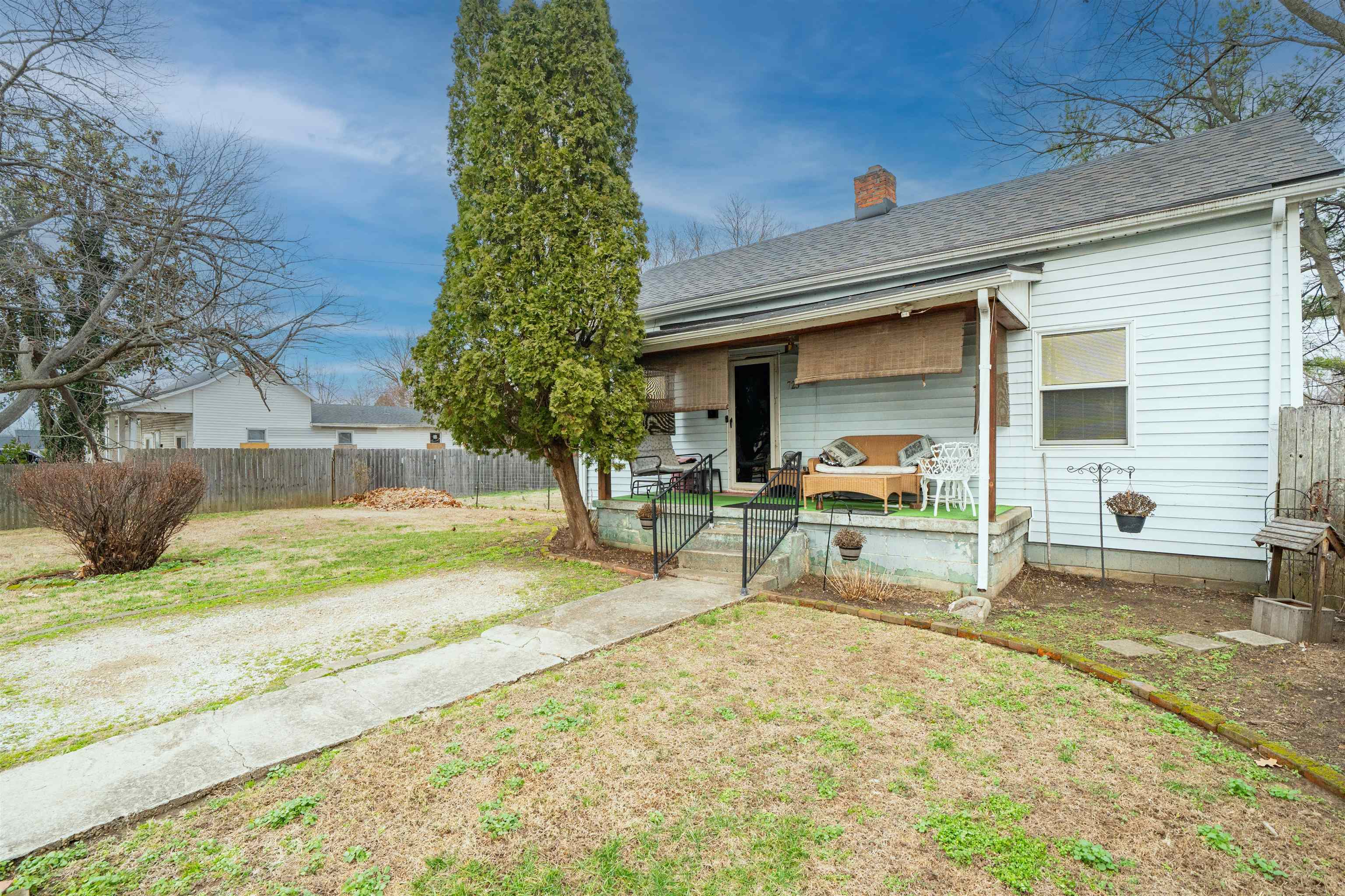 725 Elm St, Owensboro, Kentucky 42301, 1 Bedroom Bedrooms, ,1 BathroomBathrooms,Single Family Residence,For Sale,Elm St,93920