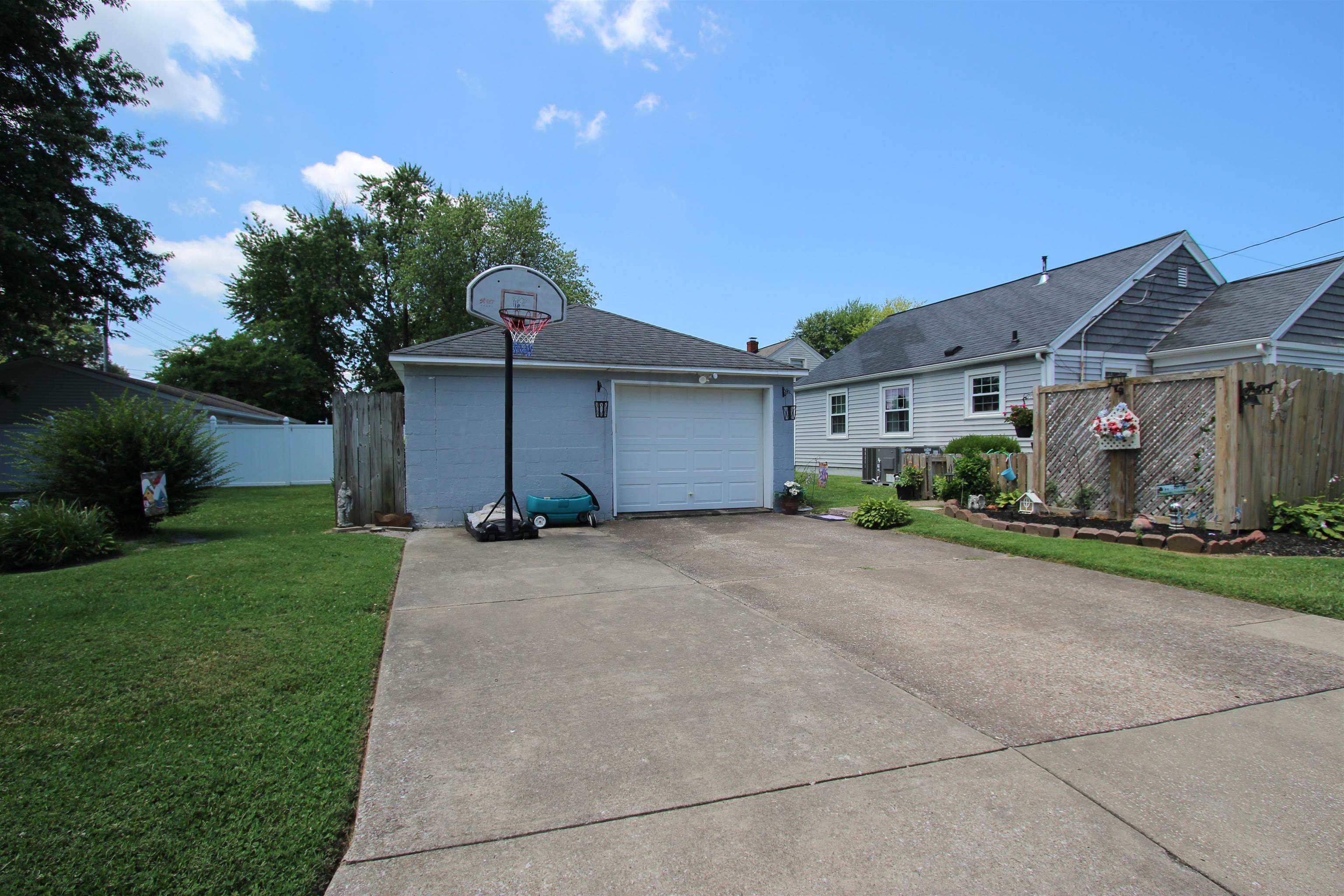 902 Hill Ave, Owensboro, Kentucky 42301, 3 Bedrooms Bedrooms, ,1 BathroomBathrooms,Single Family Residence,For Sale,Hill Ave,93923