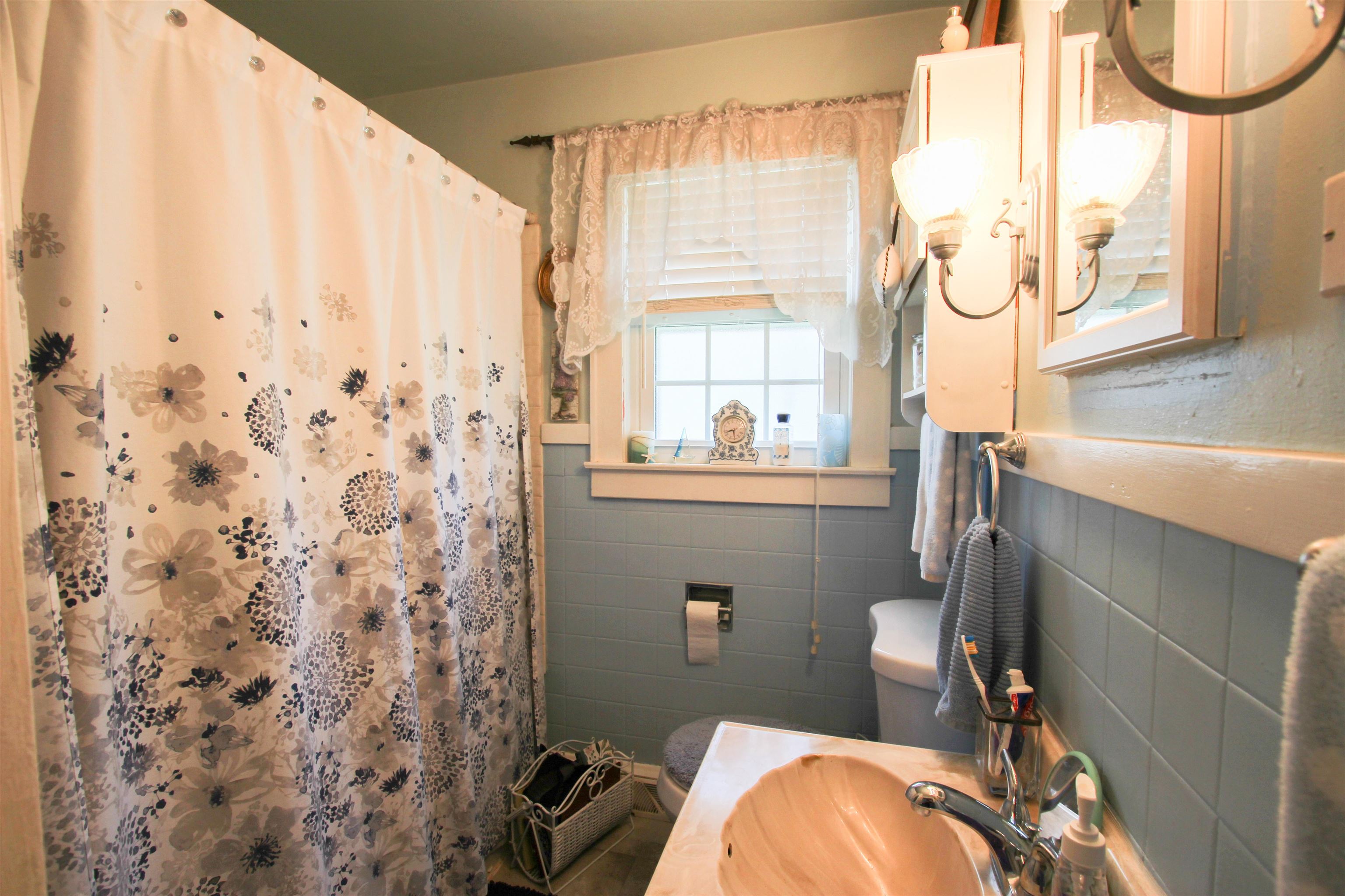 902 Hill Ave, Owensboro, Kentucky 42301, 3 Bedrooms Bedrooms, ,1 BathroomBathrooms,Single Family Residence,For Sale,Hill Ave,93923