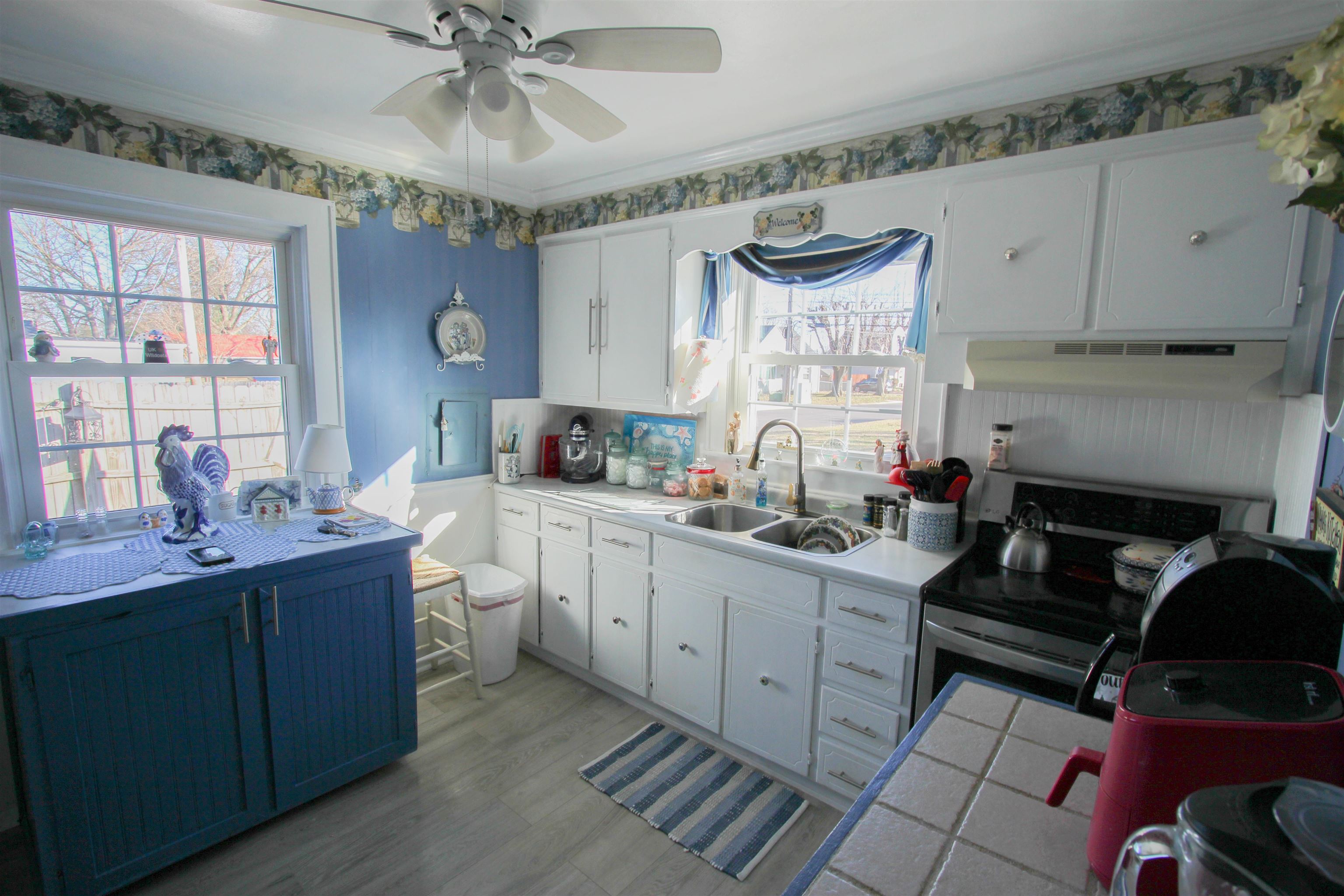 902 Hill Ave, Owensboro, Kentucky 42301, 3 Bedrooms Bedrooms, ,1 BathroomBathrooms,Single Family Residence,For Sale,Hill Ave,93923