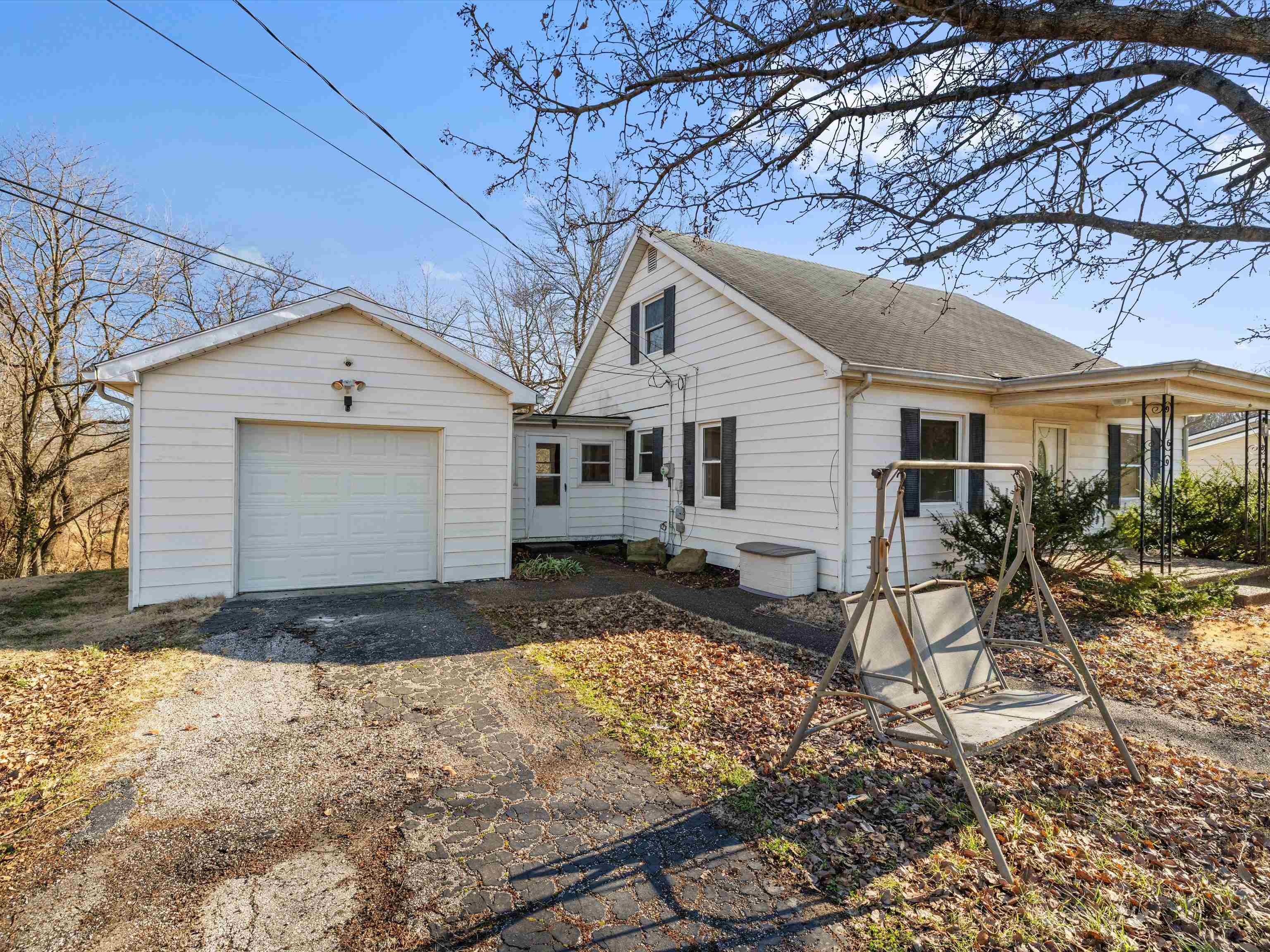 9645 HWY 144, Philpot, Kentucky 42366, 4 Bedrooms Bedrooms, ,1 BathroomBathrooms,Single Family Residence,For Sale,HWY 144,93930