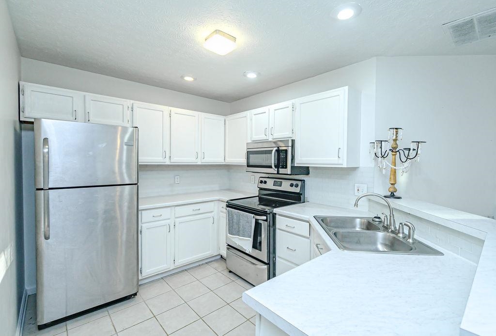 2405 Elder Drive, Owensboro, Kentucky 42301, 2 Bedrooms Bedrooms, ,1 BathroomBathrooms,Single Family Residence,For Sale,Elder Drive,93943