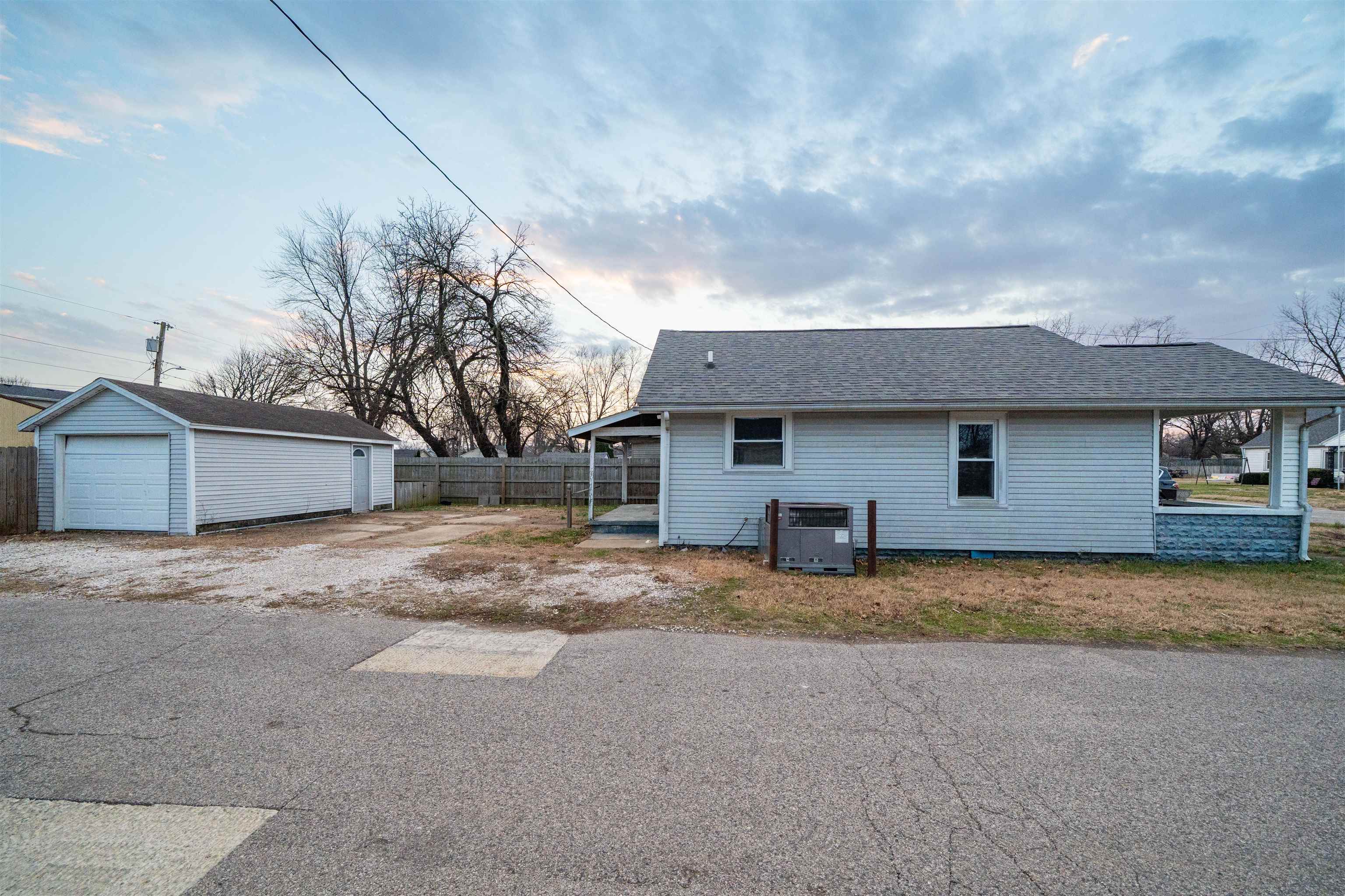 1834 McCulloch Ave, Owensboro, Kentucky 42303, 1 Bedroom Bedrooms, ,1 BathroomBathrooms,Single Family Residence,For Sale,McCulloch Ave,93944