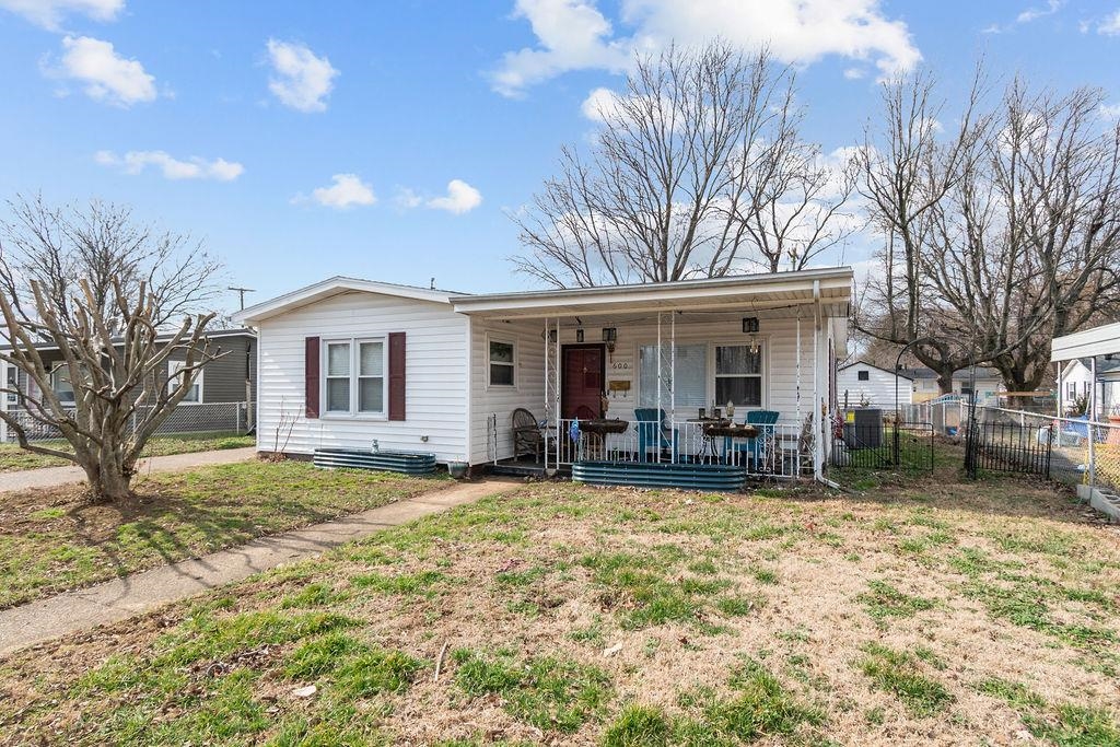 600 Fleetwood Dr., Owensboro, Kentucky 42301, 3 Bedrooms Bedrooms, ,1 BathroomBathrooms,Single Family Residence,For Sale,Fleetwood Dr.,93947