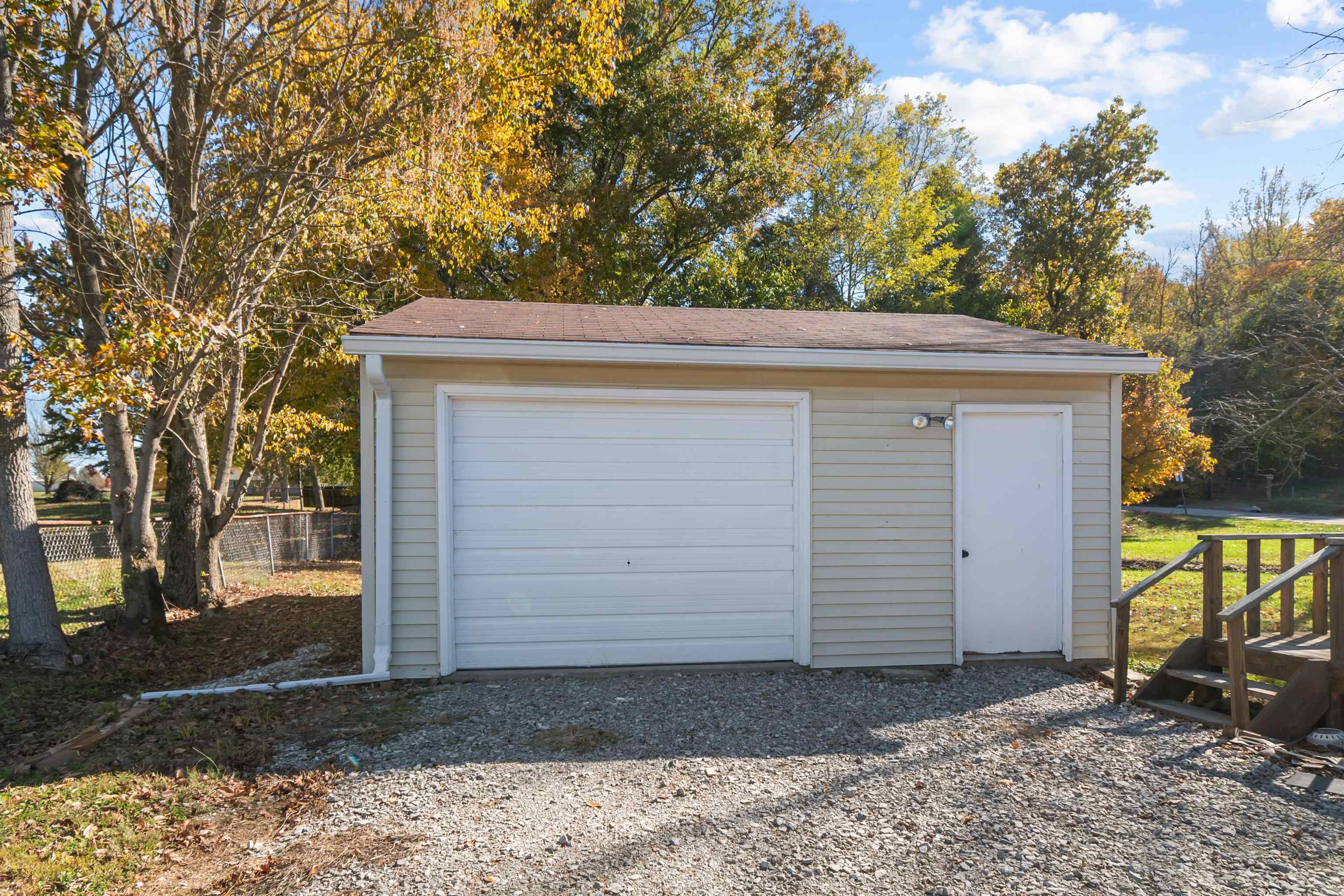 10570 Jefferson Street, Whitesville, Kentucky 42378, 3 Bedrooms Bedrooms, ,2 BathroomsBathrooms,Single Family Residence,For Sale,Jefferson Street,93952