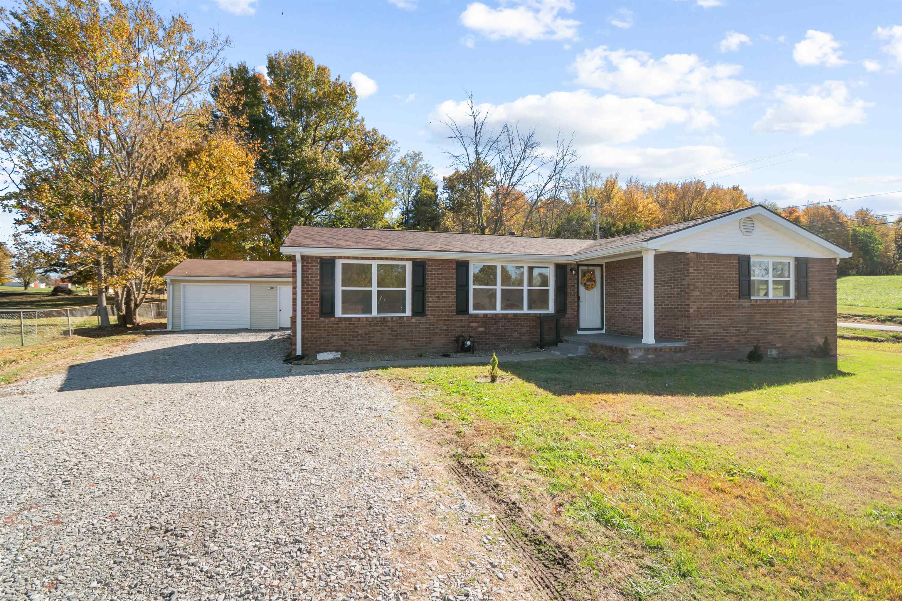 10570 Jefferson Street, Whitesville, Kentucky 42378, 3 Bedrooms Bedrooms, ,2 BathroomsBathrooms,Single Family Residence,For Sale,Jefferson Street,93952