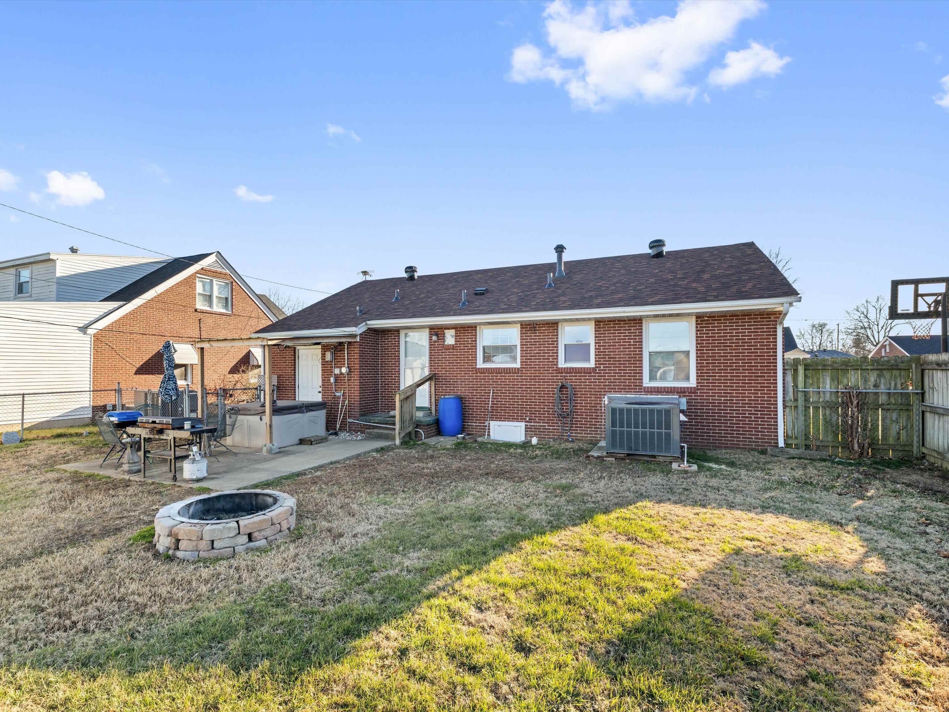 527 Suffolk Dr, Owensboro, Kentucky 42303, 3 Bedrooms Bedrooms, ,1 BathroomBathrooms,Single Family Residence,For Sale,Suffolk Dr,93955