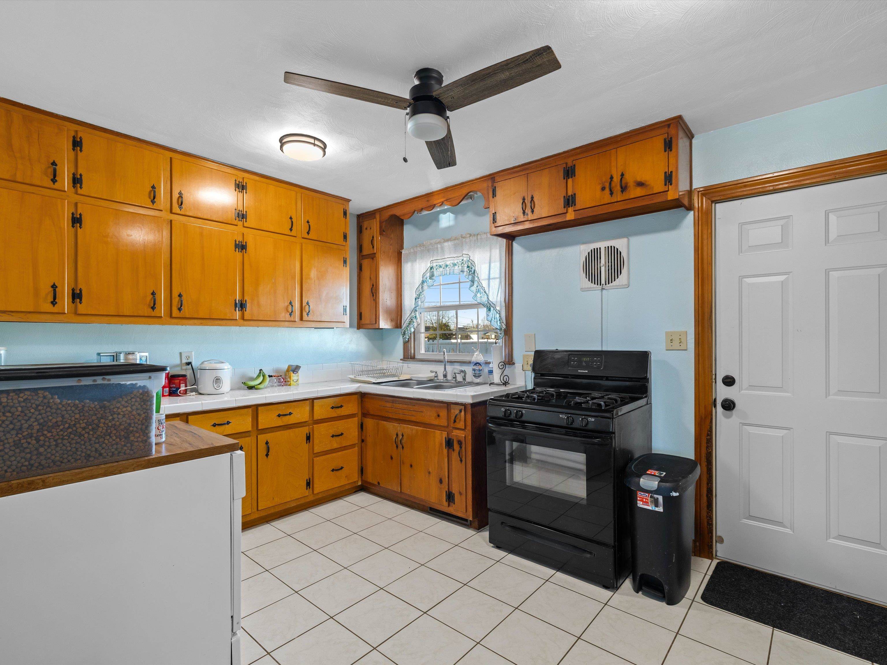 527 Suffolk Dr, Owensboro, Kentucky 42303, 3 Bedrooms Bedrooms, ,1 BathroomBathrooms,Single Family Residence,For Sale,Suffolk Dr,93955