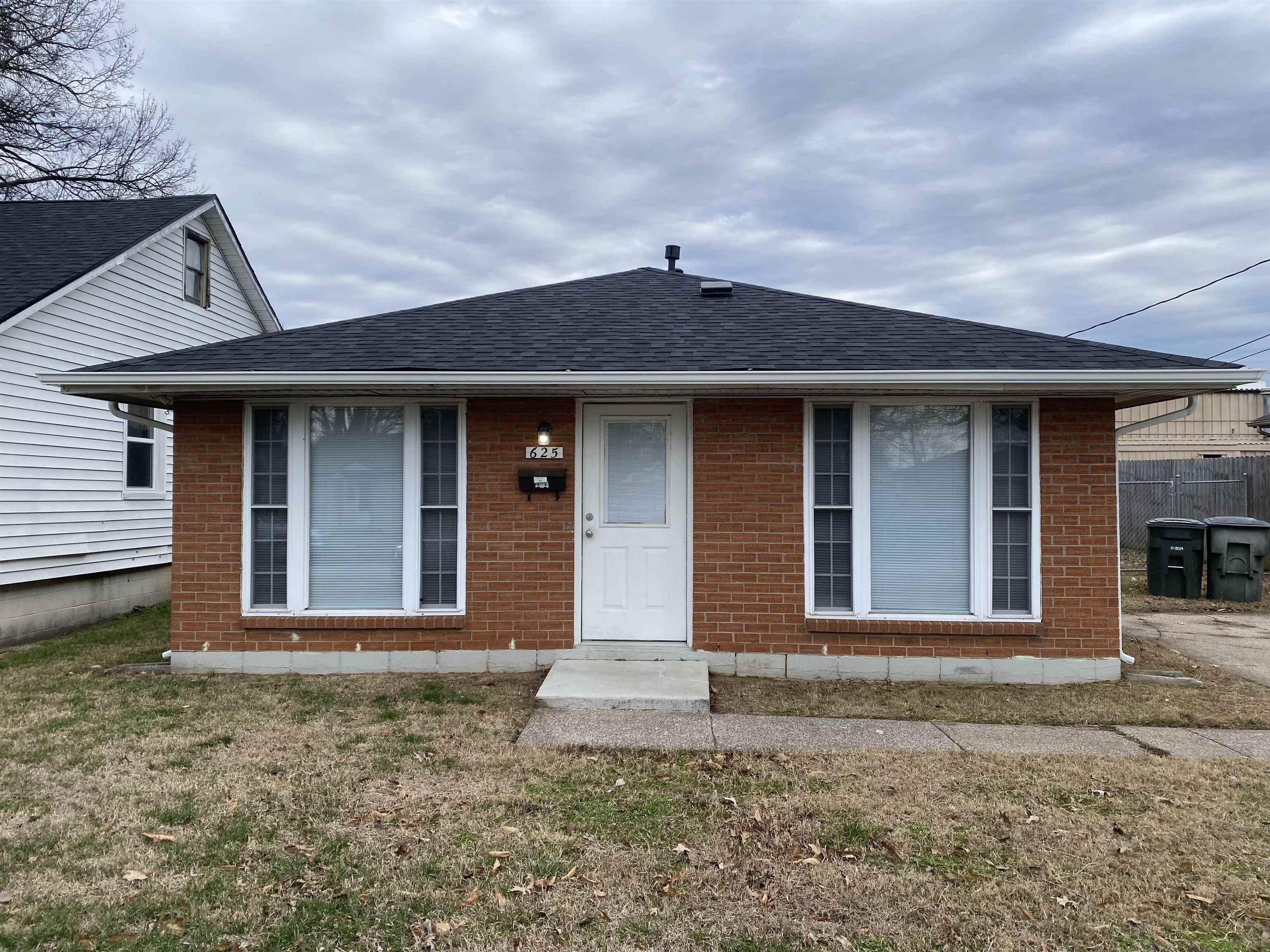 625 Jackson St, Owensboro, Kentucky 42303, 3 Bedrooms Bedrooms, ,1 BathroomBathrooms,Single Family Residence,For Sale,Jackson St,93962