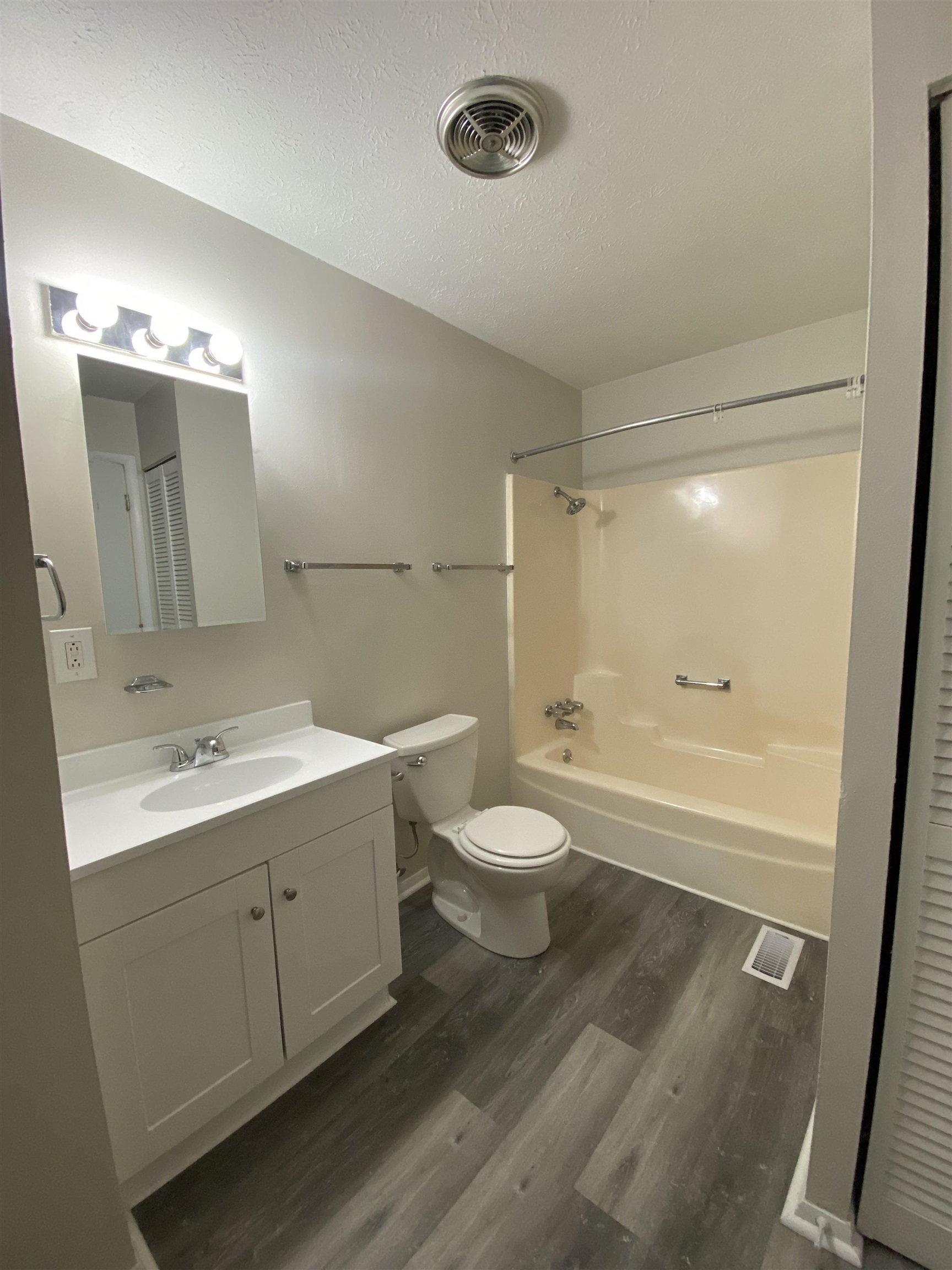 625 Jackson St, Owensboro, Kentucky 42303, 3 Bedrooms Bedrooms, ,1 BathroomBathrooms,Single Family Residence,For Sale,Jackson St,93962