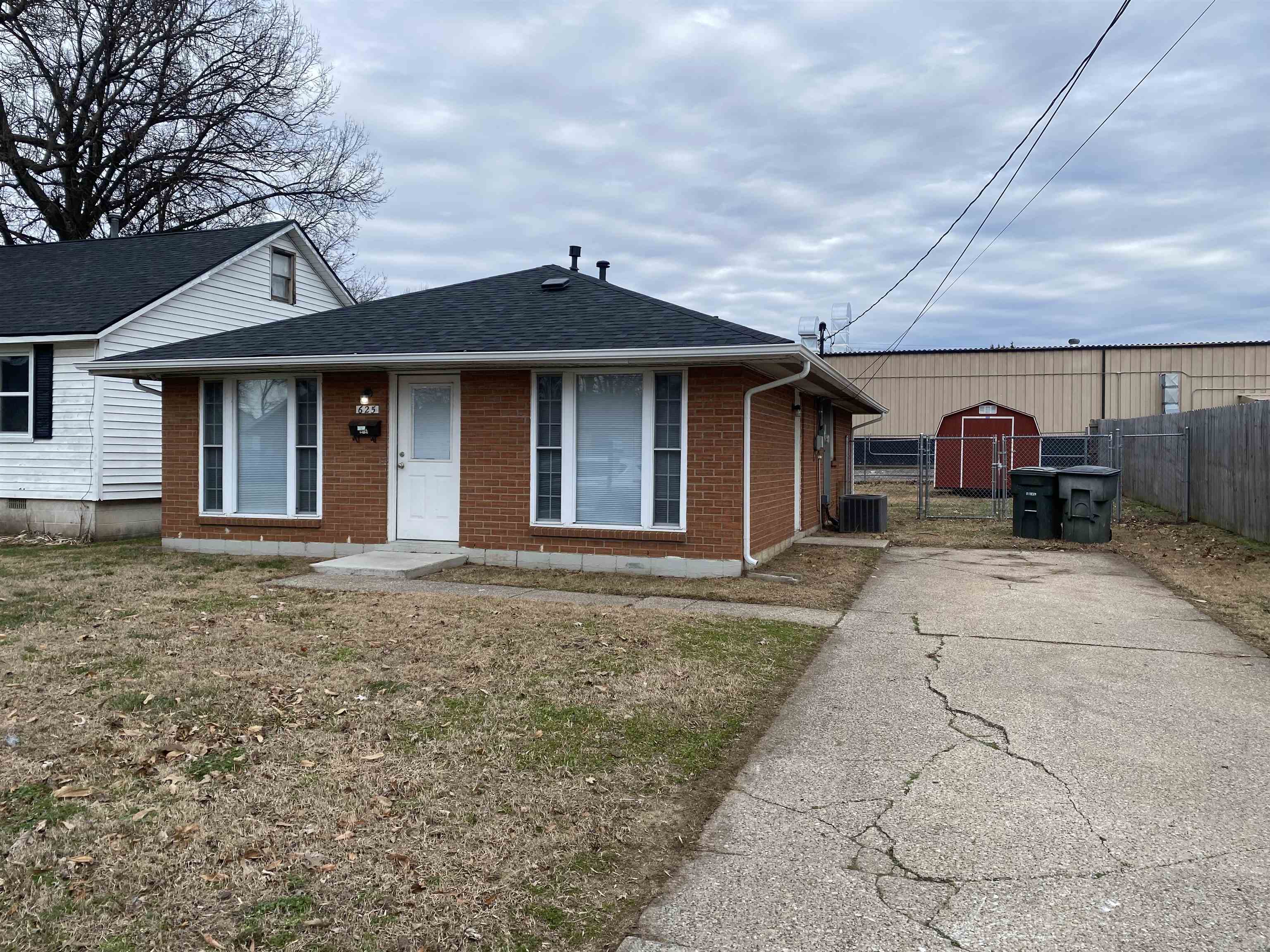 625 Jackson St, Owensboro, Kentucky 42303, 3 Bedrooms Bedrooms, ,1 BathroomBathrooms,Single Family Residence,For Sale,Jackson St,93962