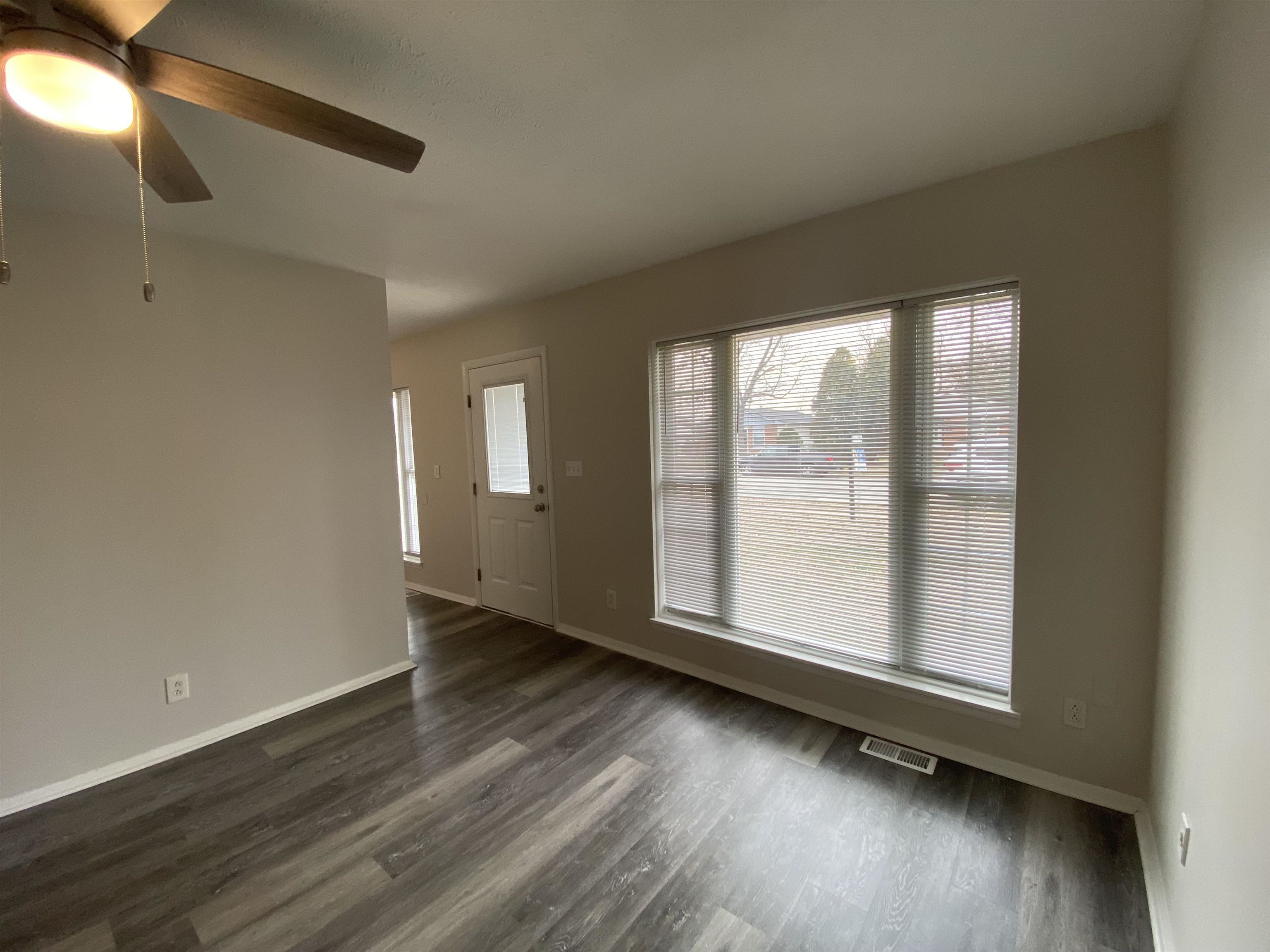 625 Jackson St, Owensboro, Kentucky 42303, 3 Bedrooms Bedrooms, ,1 BathroomBathrooms,Single Family Residence,For Sale,Jackson St,93962