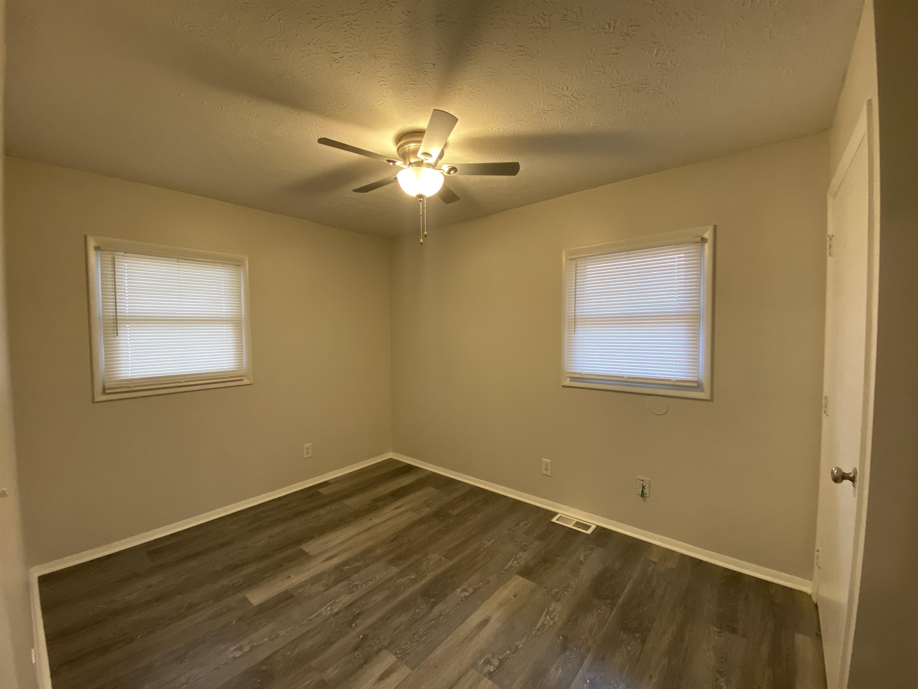 625 Jackson St, Owensboro, Kentucky 42303, 3 Bedrooms Bedrooms, ,1 BathroomBathrooms,Single Family Residence,For Sale,Jackson St,93962