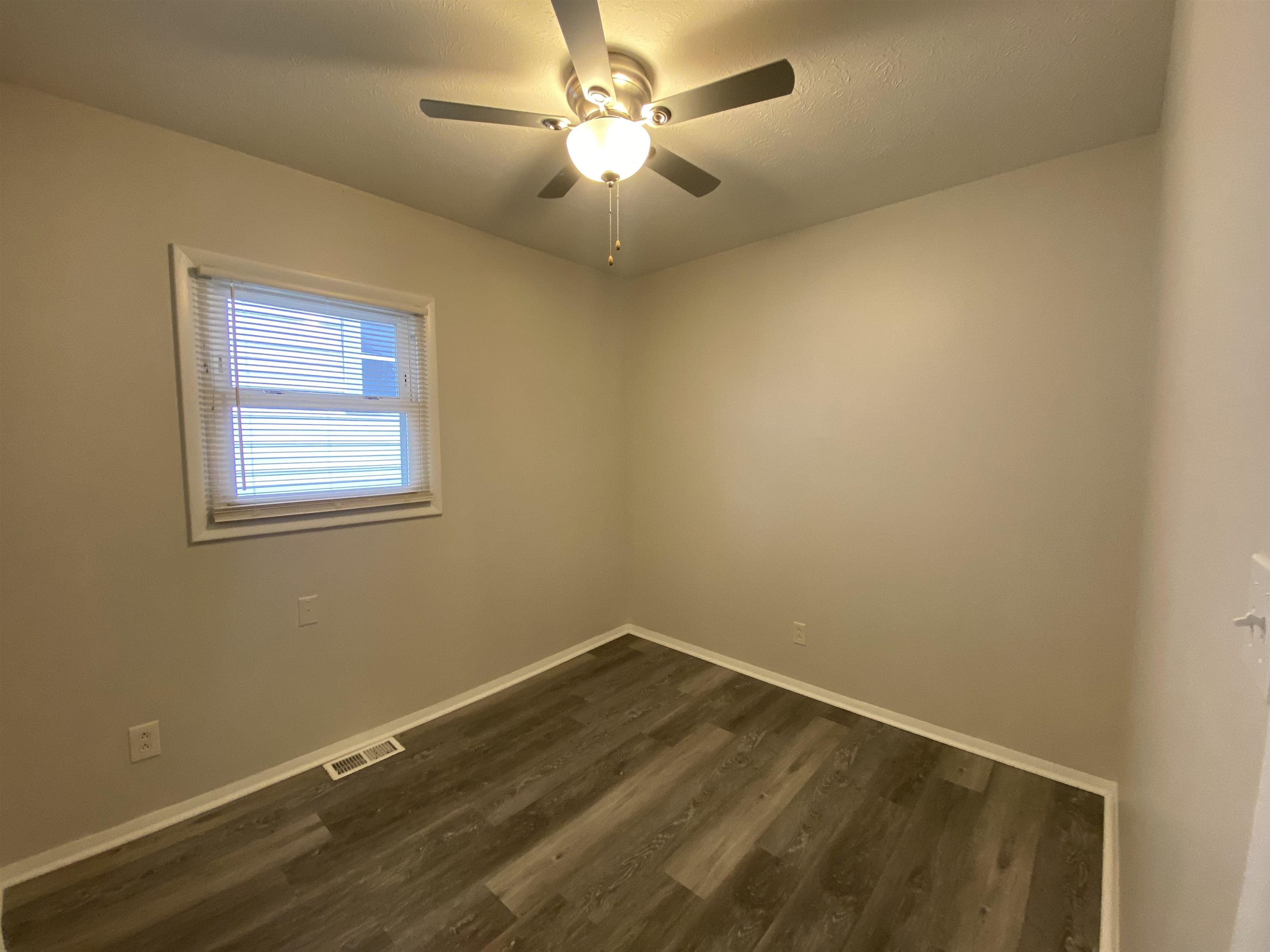 625 Jackson St, Owensboro, Kentucky 42303, 3 Bedrooms Bedrooms, ,1 BathroomBathrooms,Single Family Residence,For Sale,Jackson St,93962