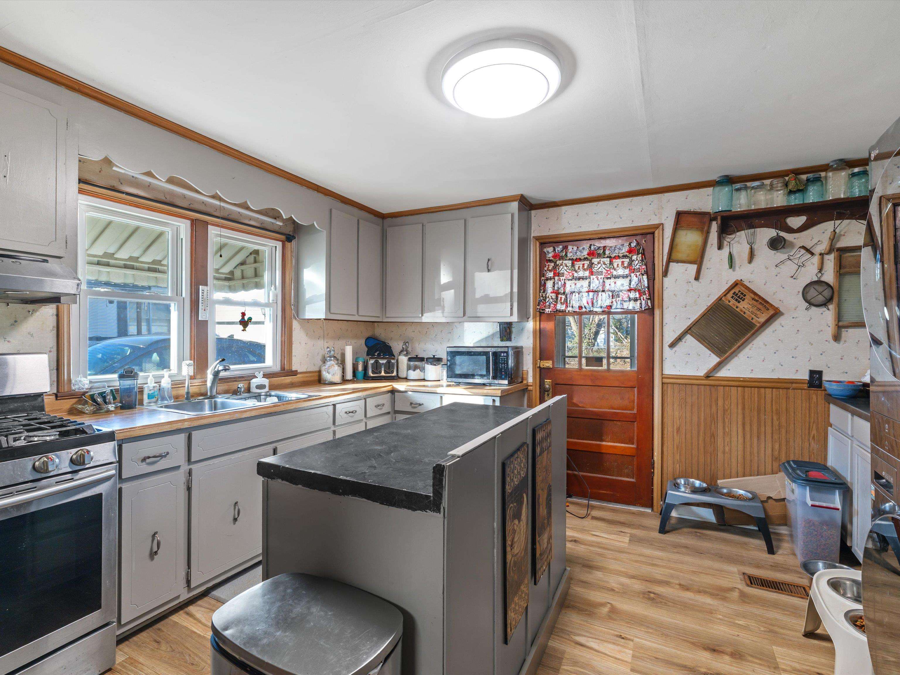 122 Highland Ave, Madisonville, Kentucky 42431, 2 Bedrooms Bedrooms, ,1 BathroomBathrooms,Single Family Residence,For Sale,Highland Ave,93974