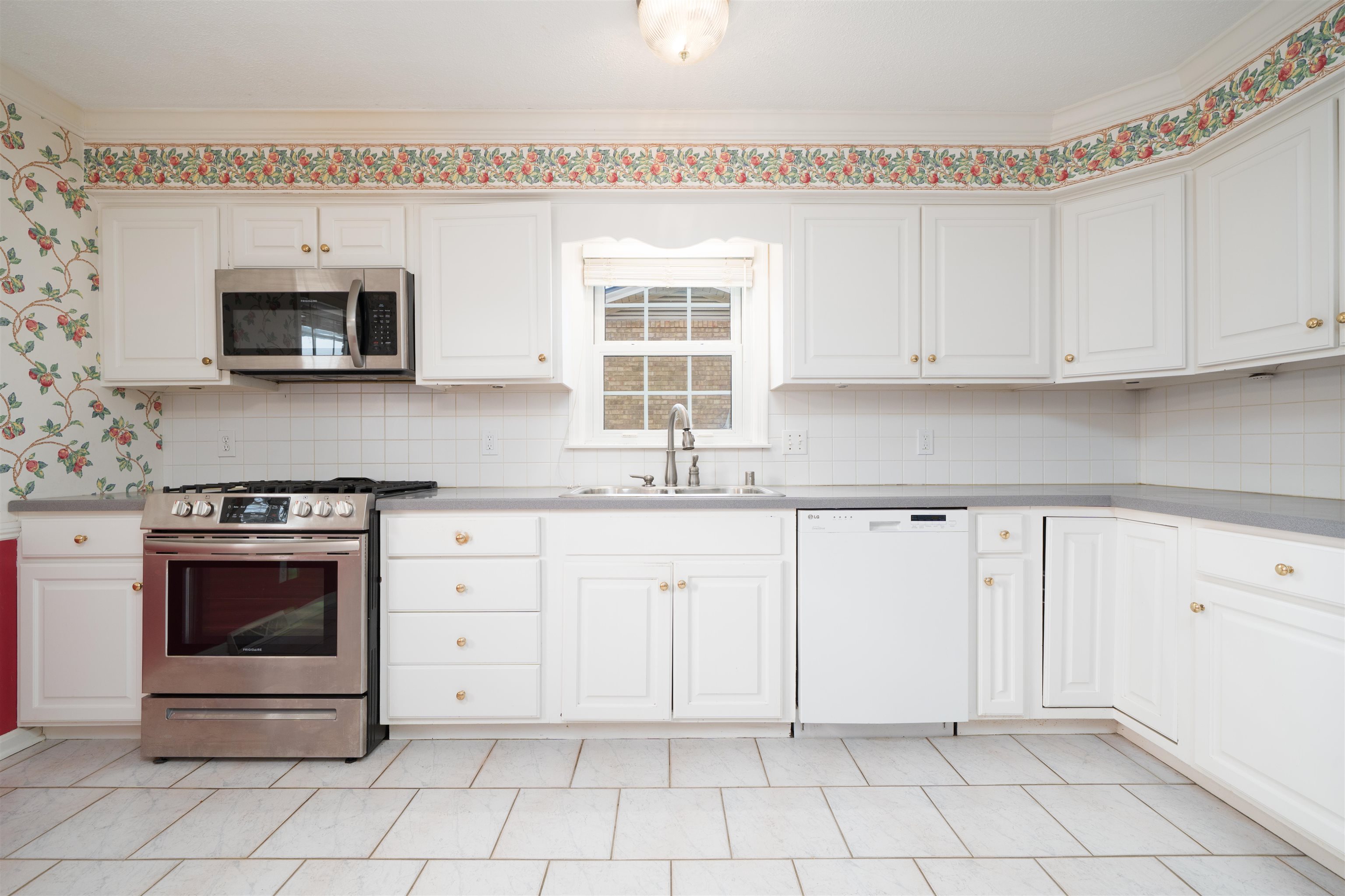 1526 Springdale Dr, Owensboro, Kentucky 42301, 4 Bedrooms Bedrooms, ,2 BathroomsBathrooms,Single Family Residence,For Sale,Springdale Dr,93981