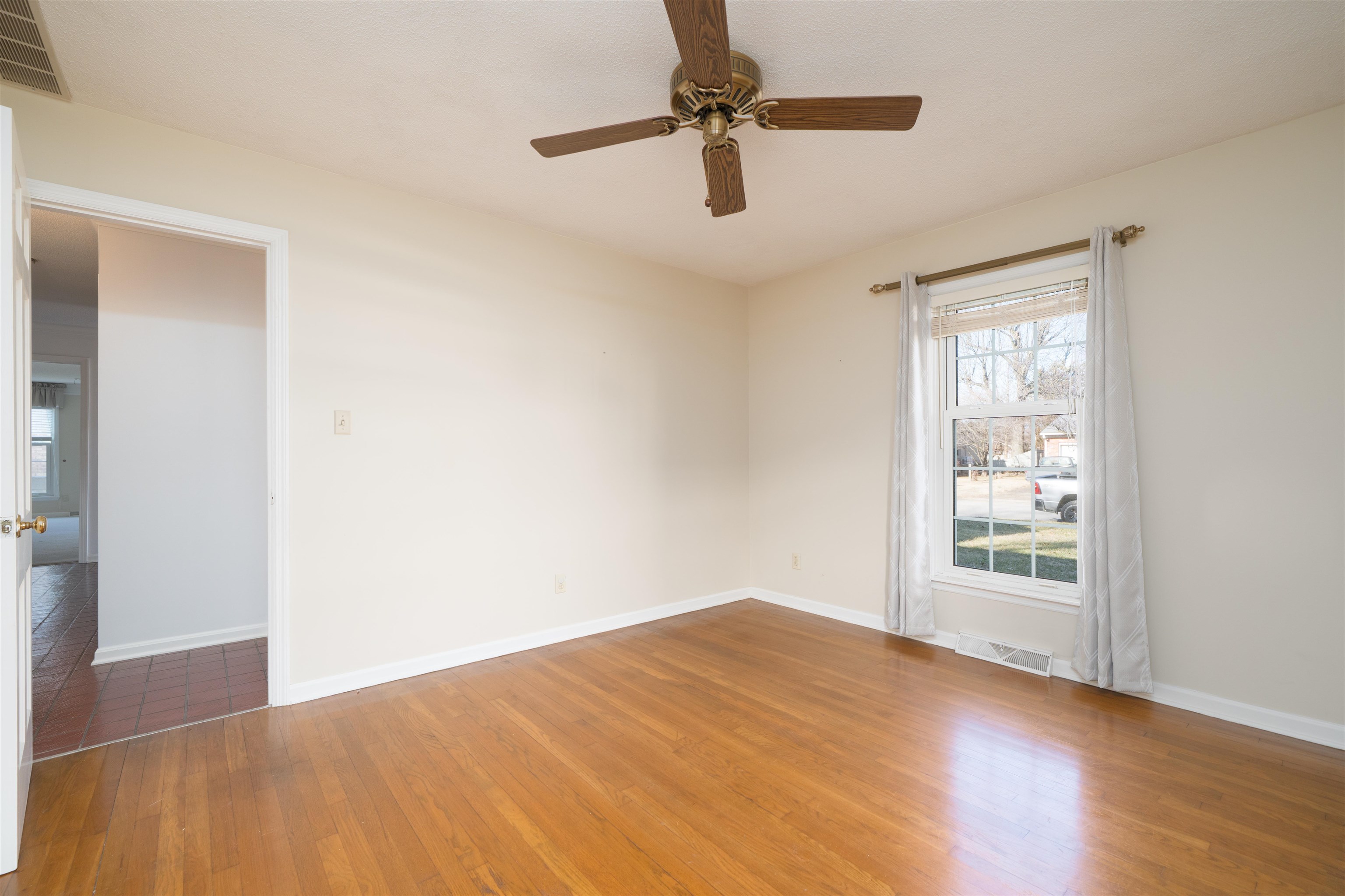 1526 Springdale Dr, Owensboro, Kentucky 42301, 4 Bedrooms Bedrooms, ,2 BathroomsBathrooms,Single Family Residence,For Sale,Springdale Dr,93981