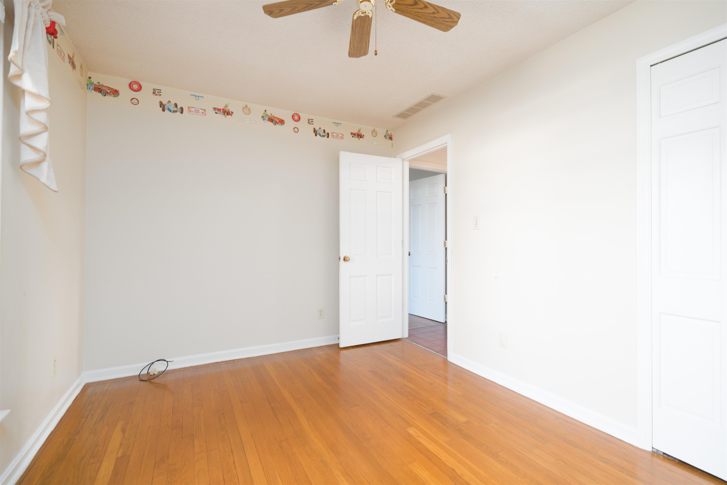 1526 Springdale Dr, Owensboro, Kentucky 42301, 4 Bedrooms Bedrooms, ,2 BathroomsBathrooms,Single Family Residence,For Sale,Springdale Dr,93981