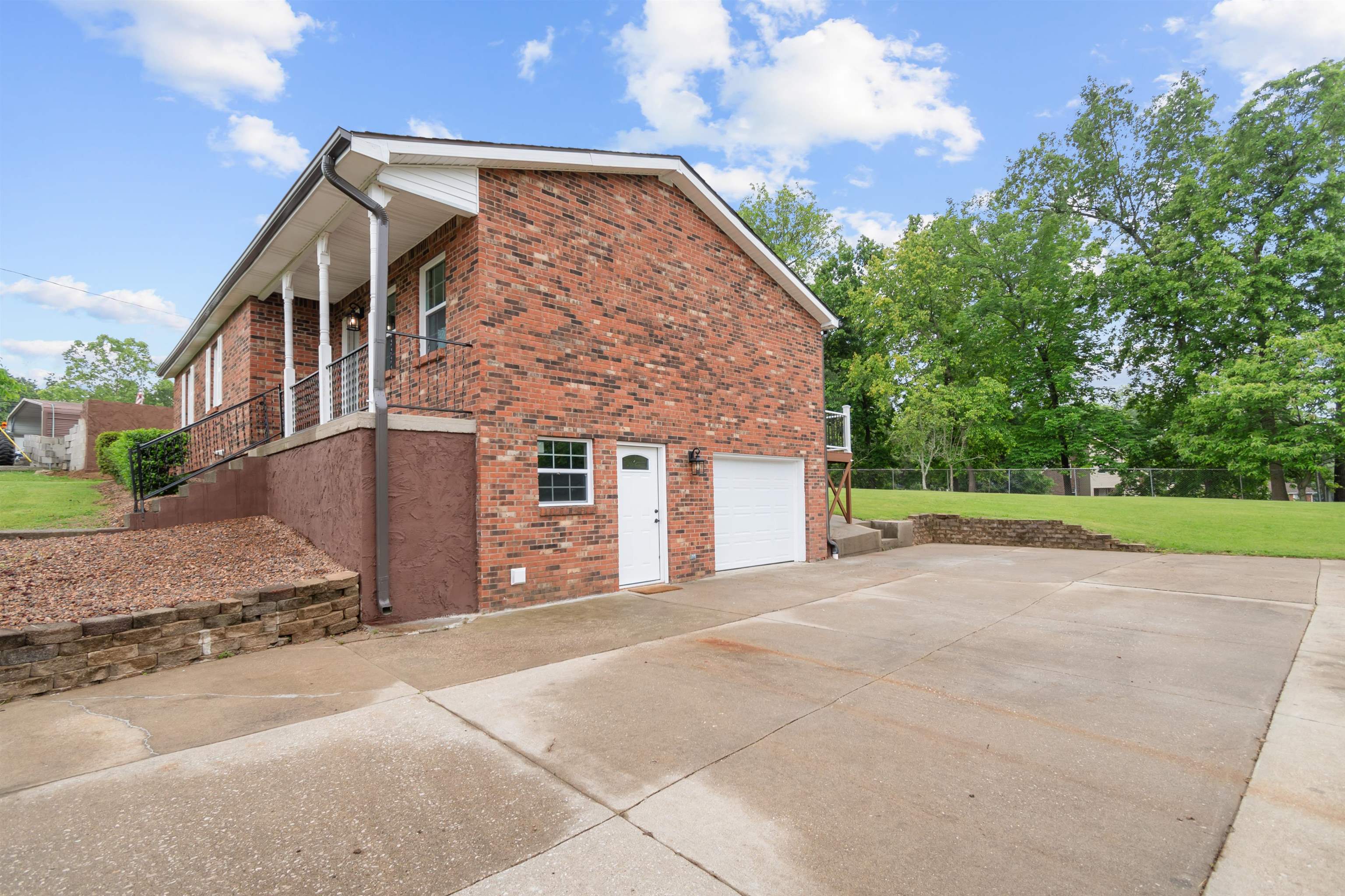 1333 Kingswood Way, Radcliff, Kentucky 40160, 4 Bedrooms Bedrooms, ,3 BathroomsBathrooms,Single Family Residence,For Sale,Kingswood Way,94001