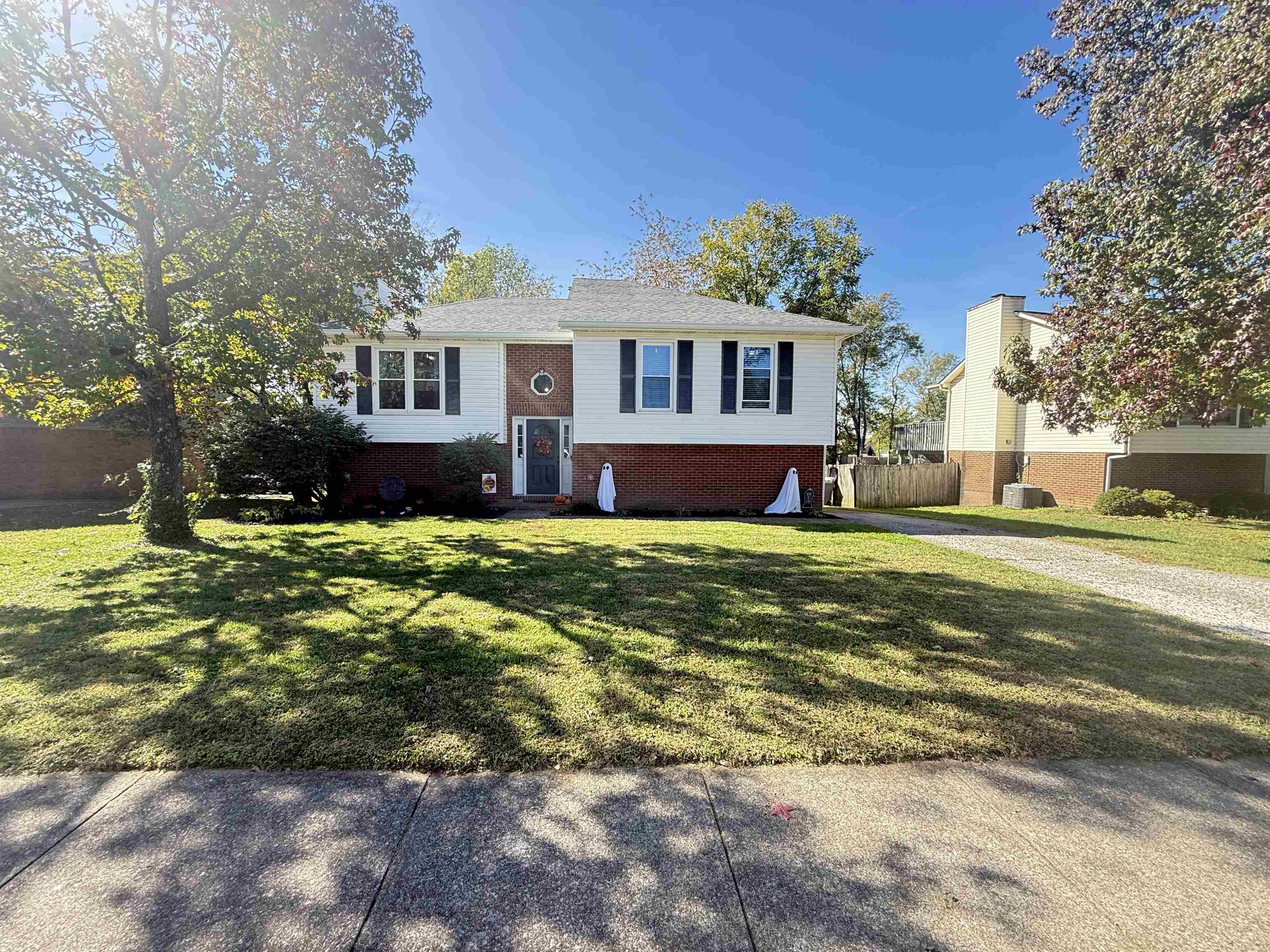 1144 Wood Ridge Road, Lexington, Kentucky 40514, 4 Bedrooms Bedrooms, ,3 BathroomsBathrooms,Single Family Residence,For Sale,Wood Ridge Road,94003