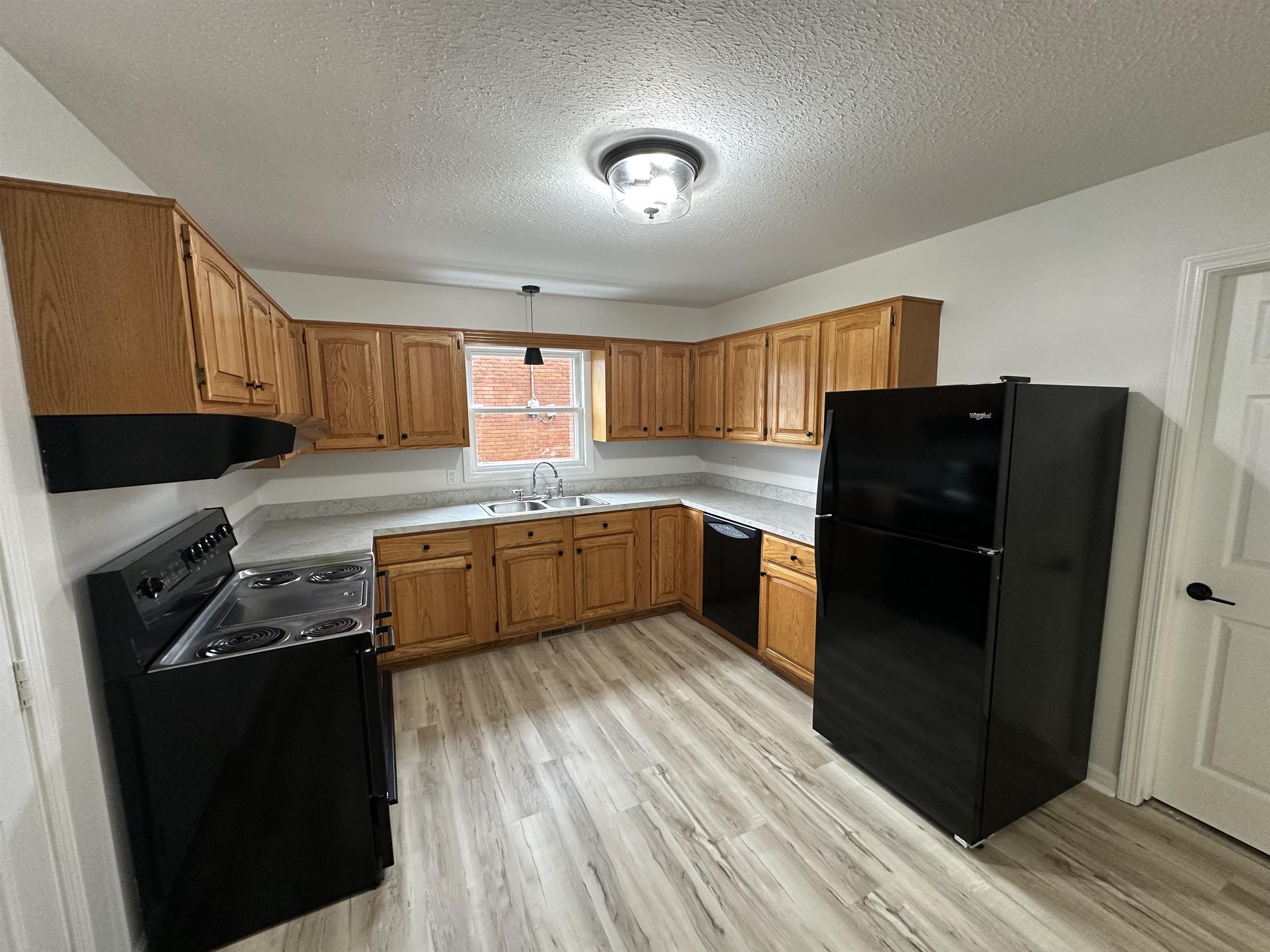 2324 Middleground Dr, Owensboro, Kentucky 42301, 4 Bedrooms Bedrooms, ,2 BathroomsBathrooms,Single Family Residence,For Sale,Middleground Dr,94032