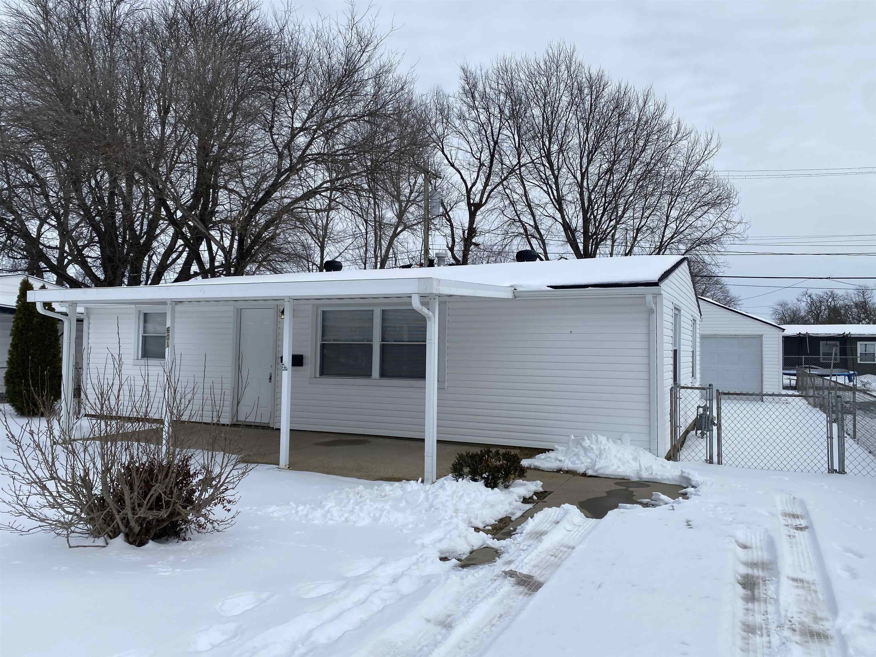 601 Jeff Pl, Owensboro, Kentucky 42301, 3 Bedrooms Bedrooms, ,1 BathroomBathrooms,Single Family Residence,For Sale,Jeff Pl,94034