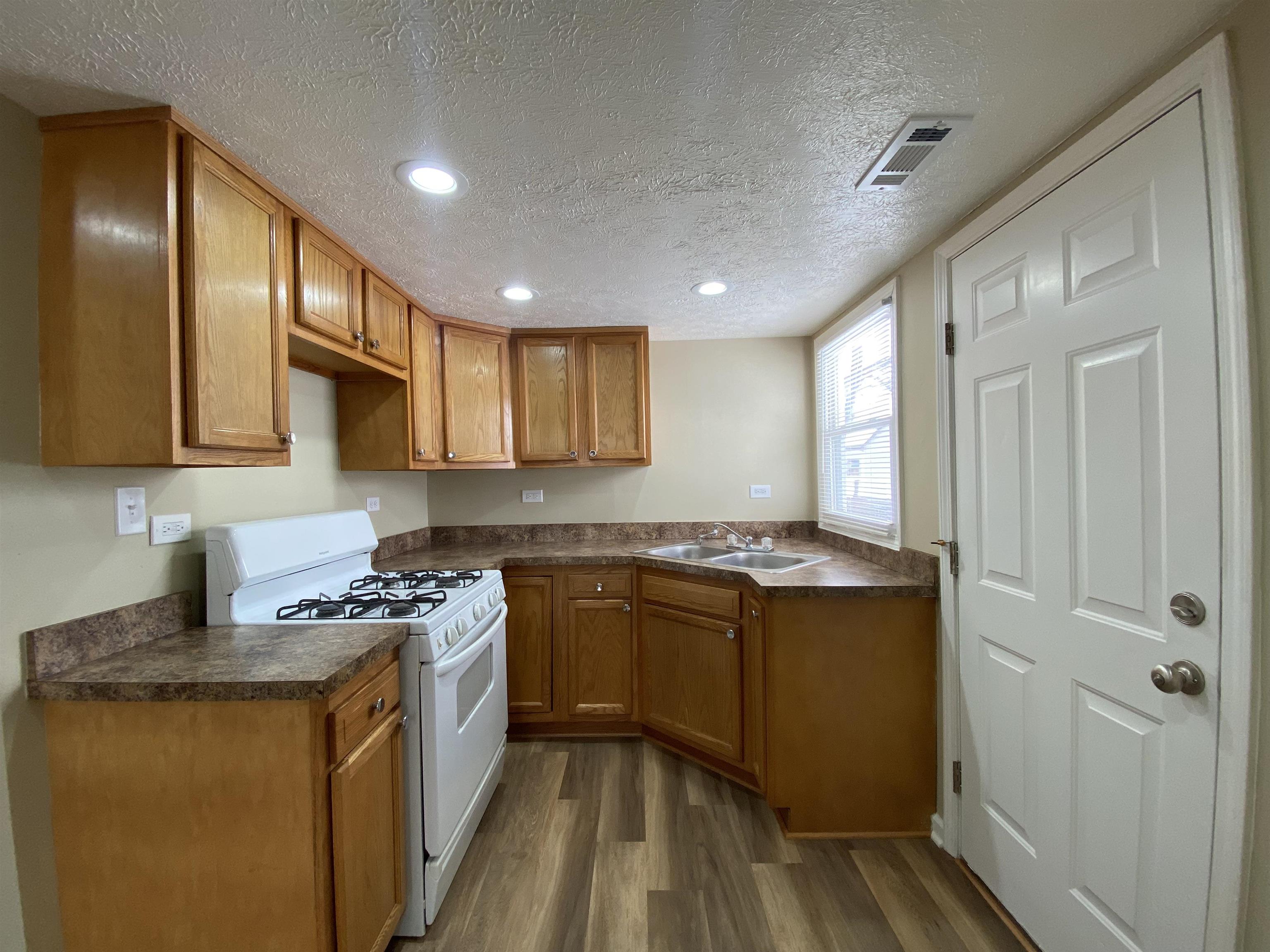 601 Jeff Pl, Owensboro, Kentucky 42301, 3 Bedrooms Bedrooms, ,1 BathroomBathrooms,Single Family Residence,For Sale,Jeff Pl,94034