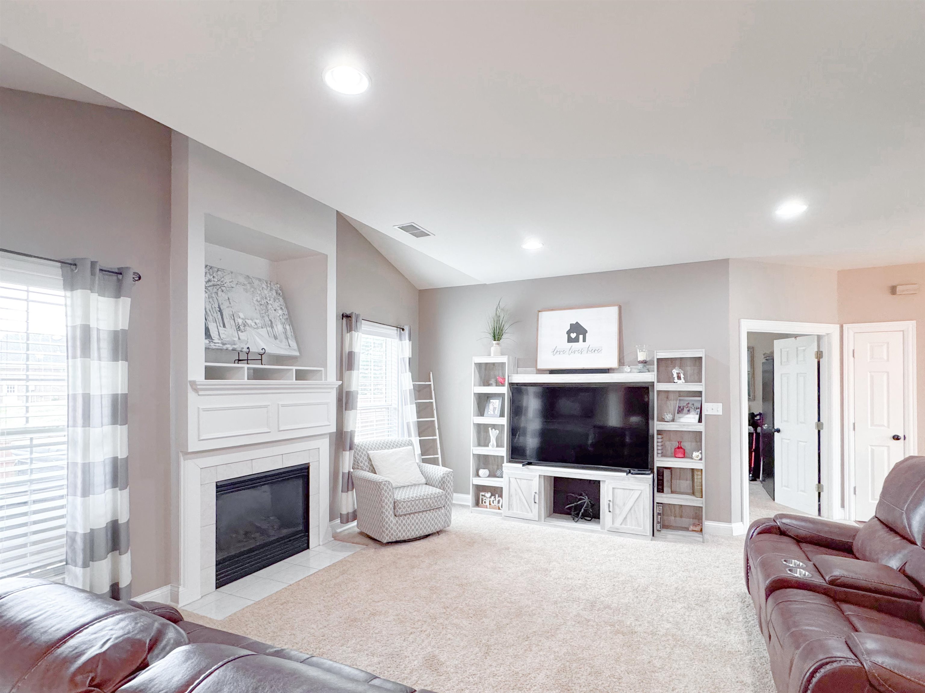 2969 Waterside Way, Owensboro, Kentucky 42303, 4 Bedrooms Bedrooms, ,2 BathroomsBathrooms,Single Family Residence,For Sale,Waterside Way,94045