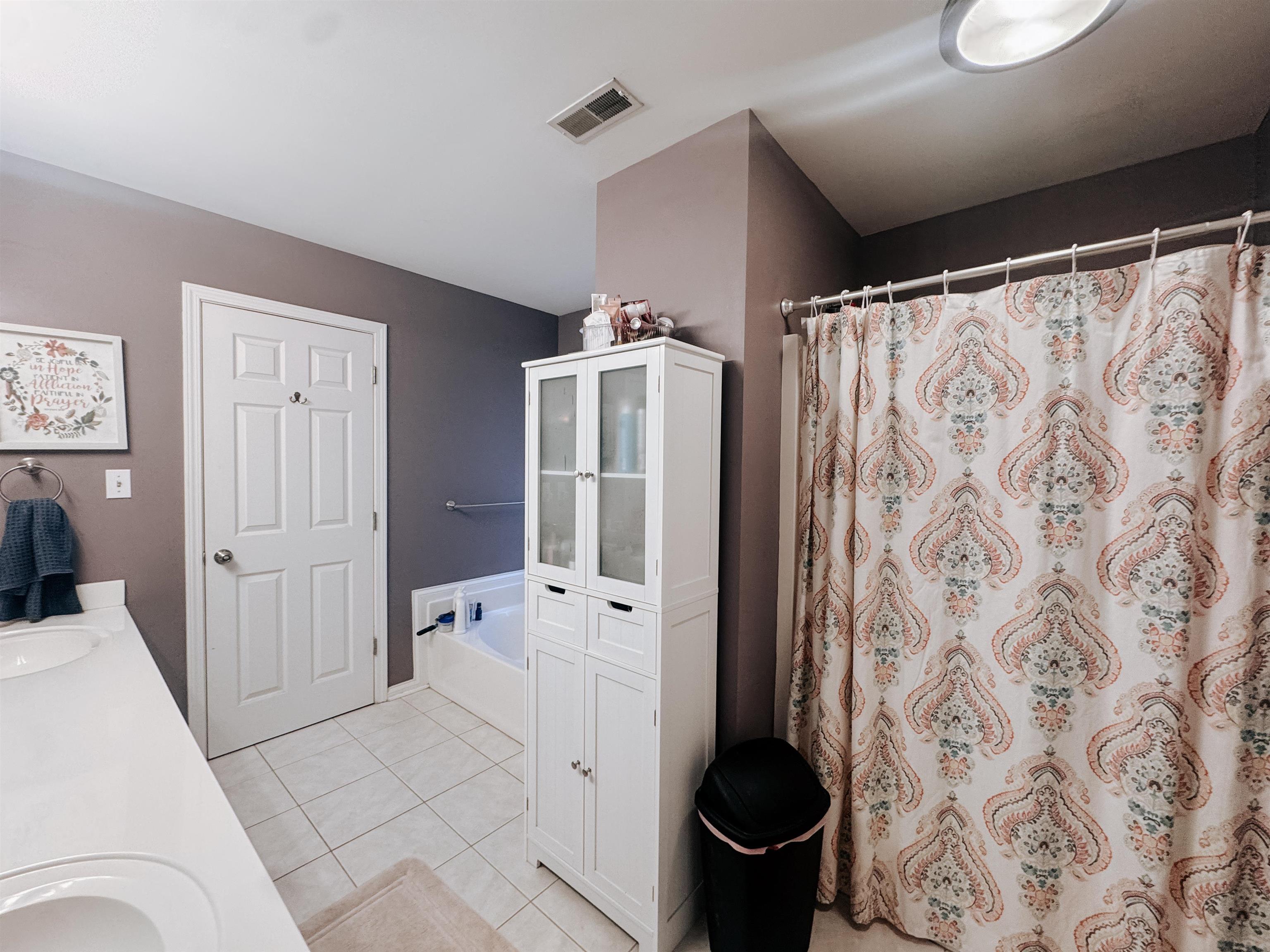 2969 Waterside Way, Owensboro, Kentucky 42303, 4 Bedrooms Bedrooms, ,2 BathroomsBathrooms,Single Family Residence,For Sale,Waterside Way,94045