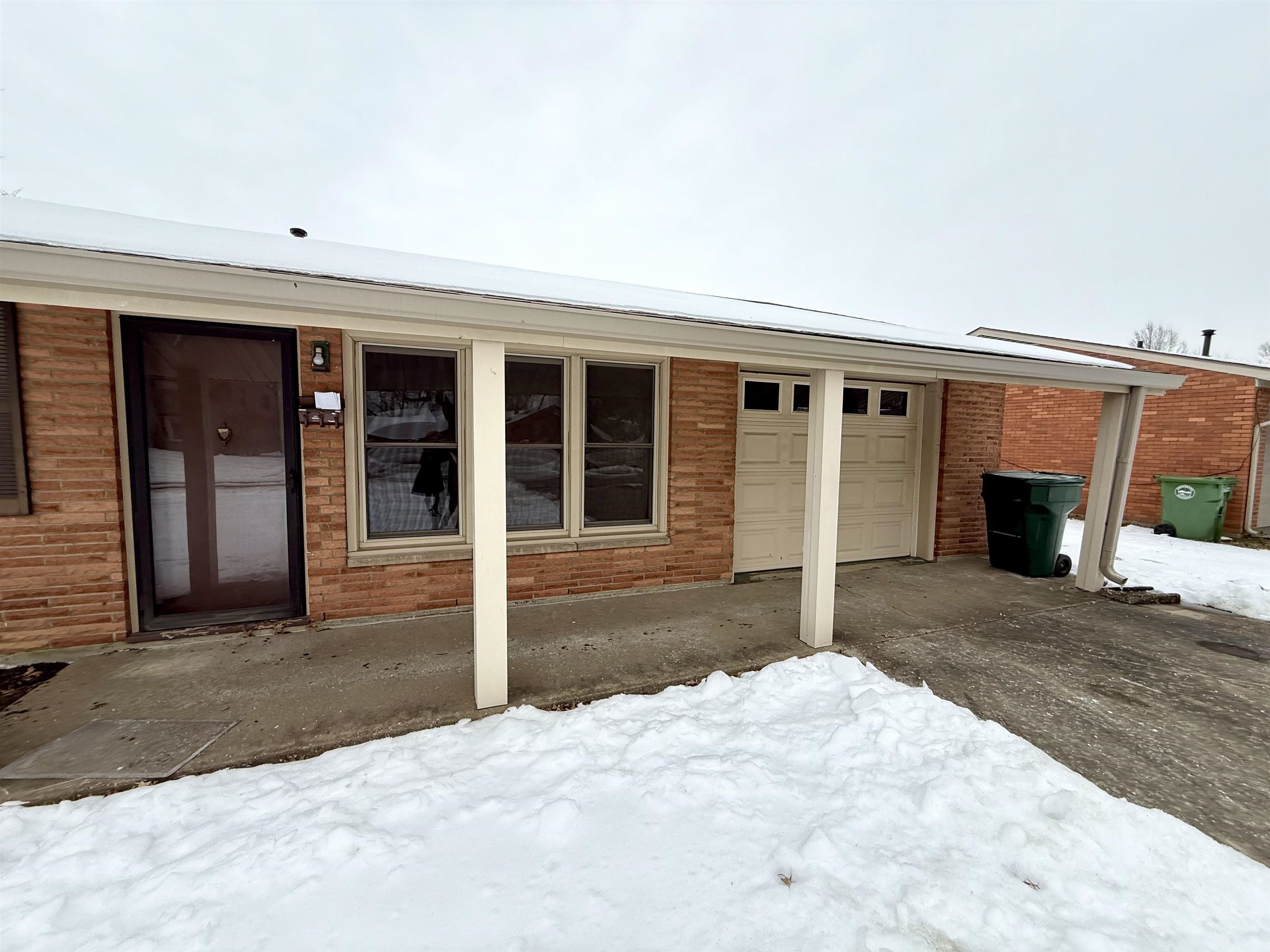 3332 Comanche Place, Owensboro, Kentucky 42301-5963, 3 Bedrooms Bedrooms, ,2 BathroomsBathrooms,Single Family Residence,For Sale,Comanche Place,94056