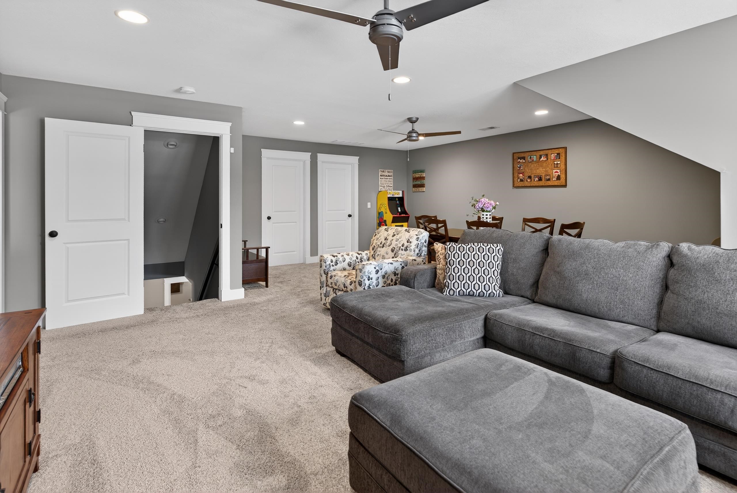 511 Westbriar Circle, NEWBURGH, Indiana 47630-2450, 4 Bedrooms Bedrooms, ,3 BathroomsBathrooms,Single Family Residence,For Sale,Westbriar Circle,94057