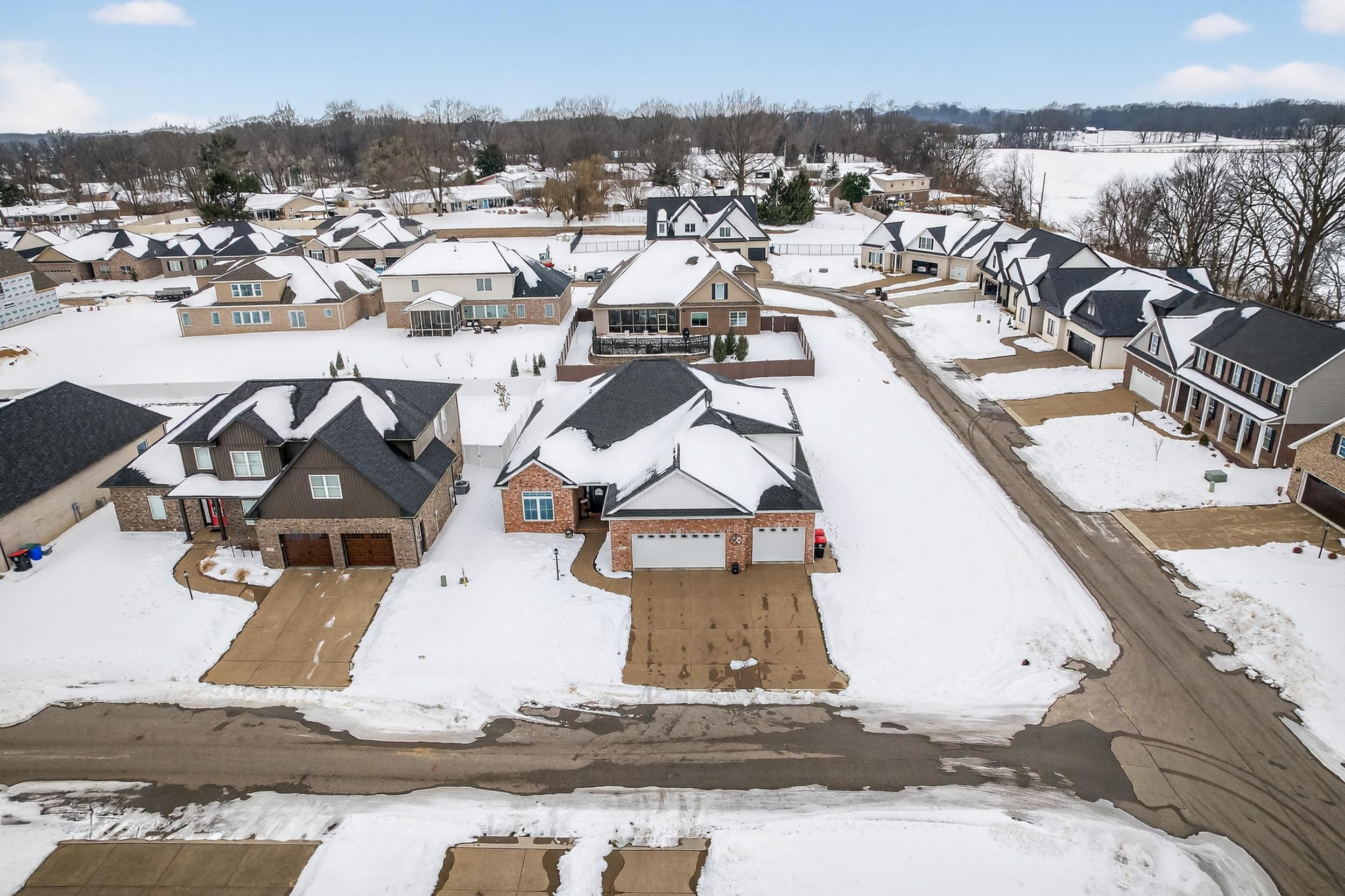 511 Westbriar Circle, NEWBURGH, Indiana 47630-2450, 4 Bedrooms Bedrooms, ,3 BathroomsBathrooms,Single Family Residence,For Sale,Westbriar Circle,94057