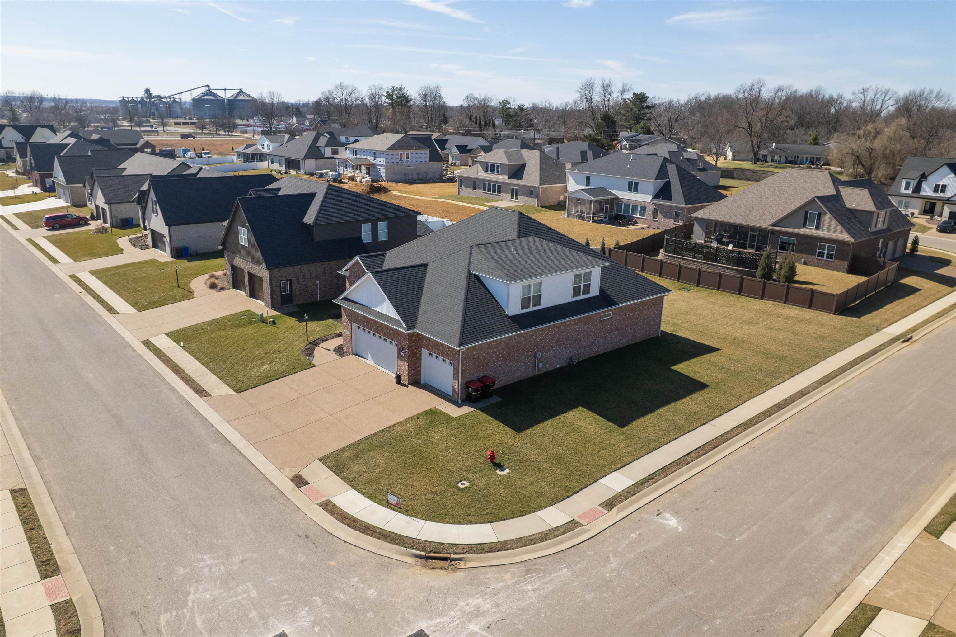 511 Westbriar Circle, NEWBURGH, Indiana 47630-2450, 4 Bedrooms Bedrooms, ,3 BathroomsBathrooms,Single Family Residence,For Sale,Westbriar Circle,94057