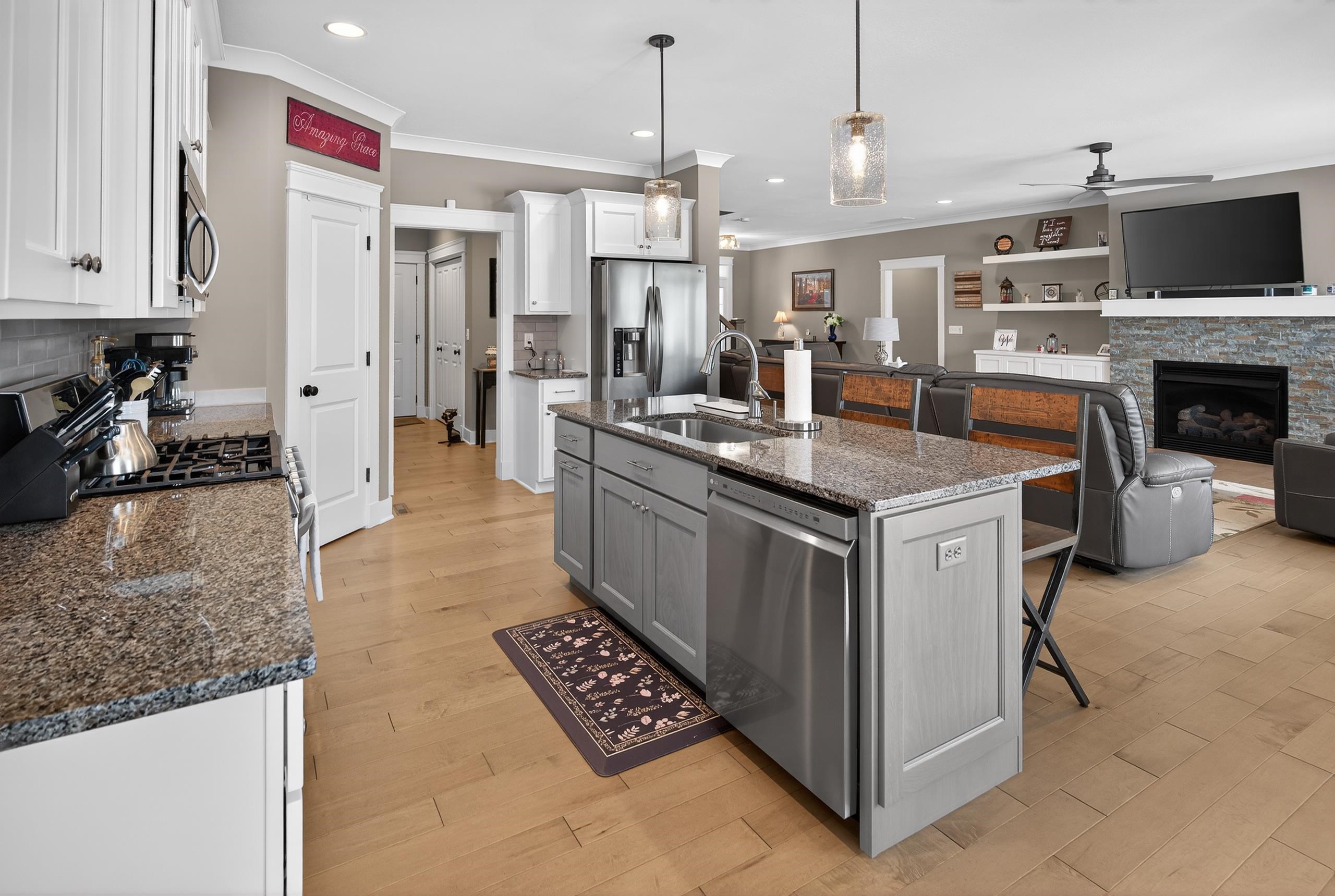 511 Westbriar Circle, NEWBURGH, Indiana 47630-2450, 4 Bedrooms Bedrooms, ,3 BathroomsBathrooms,Single Family Residence,For Sale,Westbriar Circle,94057