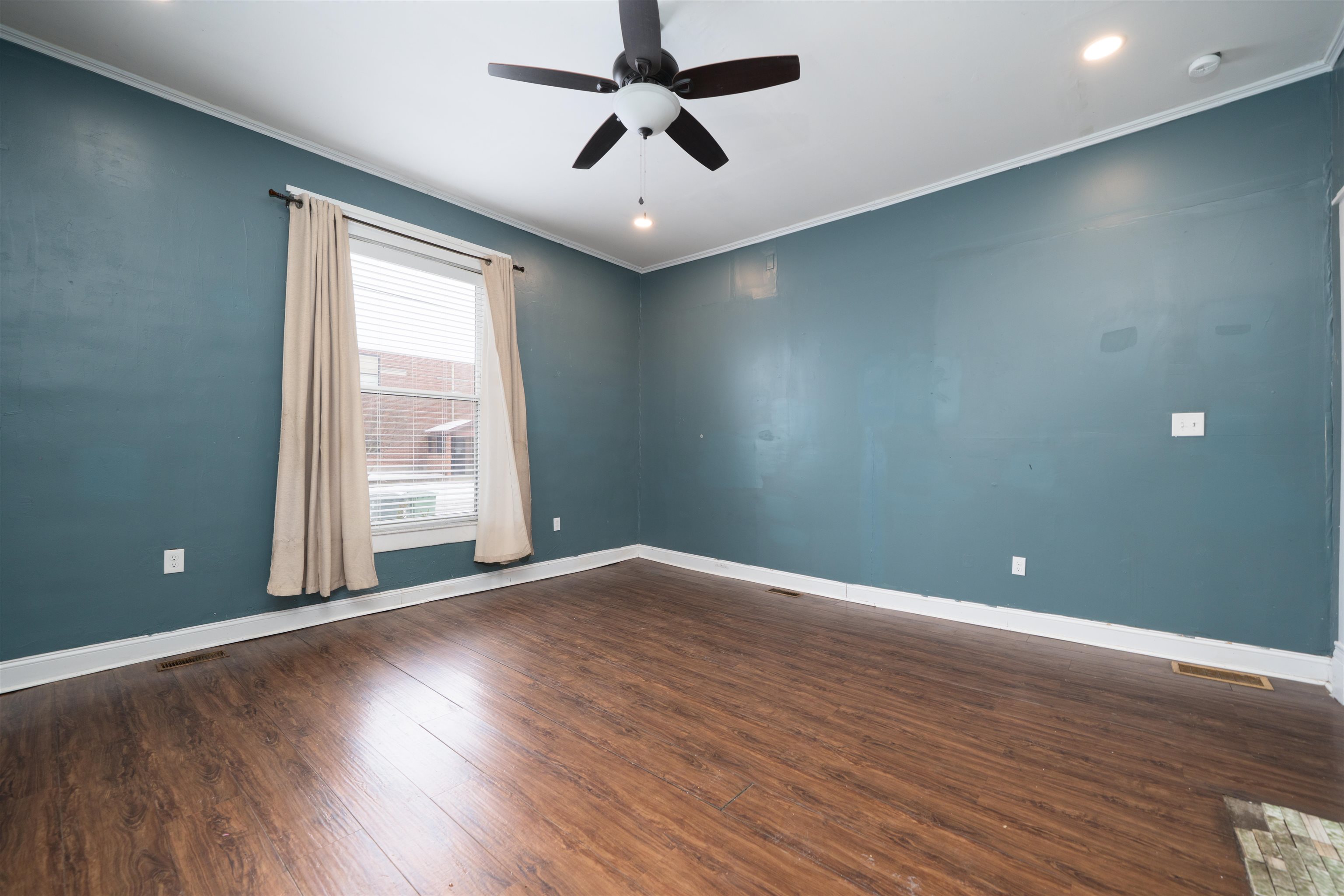 420 Clay Street, Owensboro, Kentucky 42303, 3 Bedrooms Bedrooms, ,1 BathroomBathrooms,Single Family Residence,For Sale,Clay Street,94059