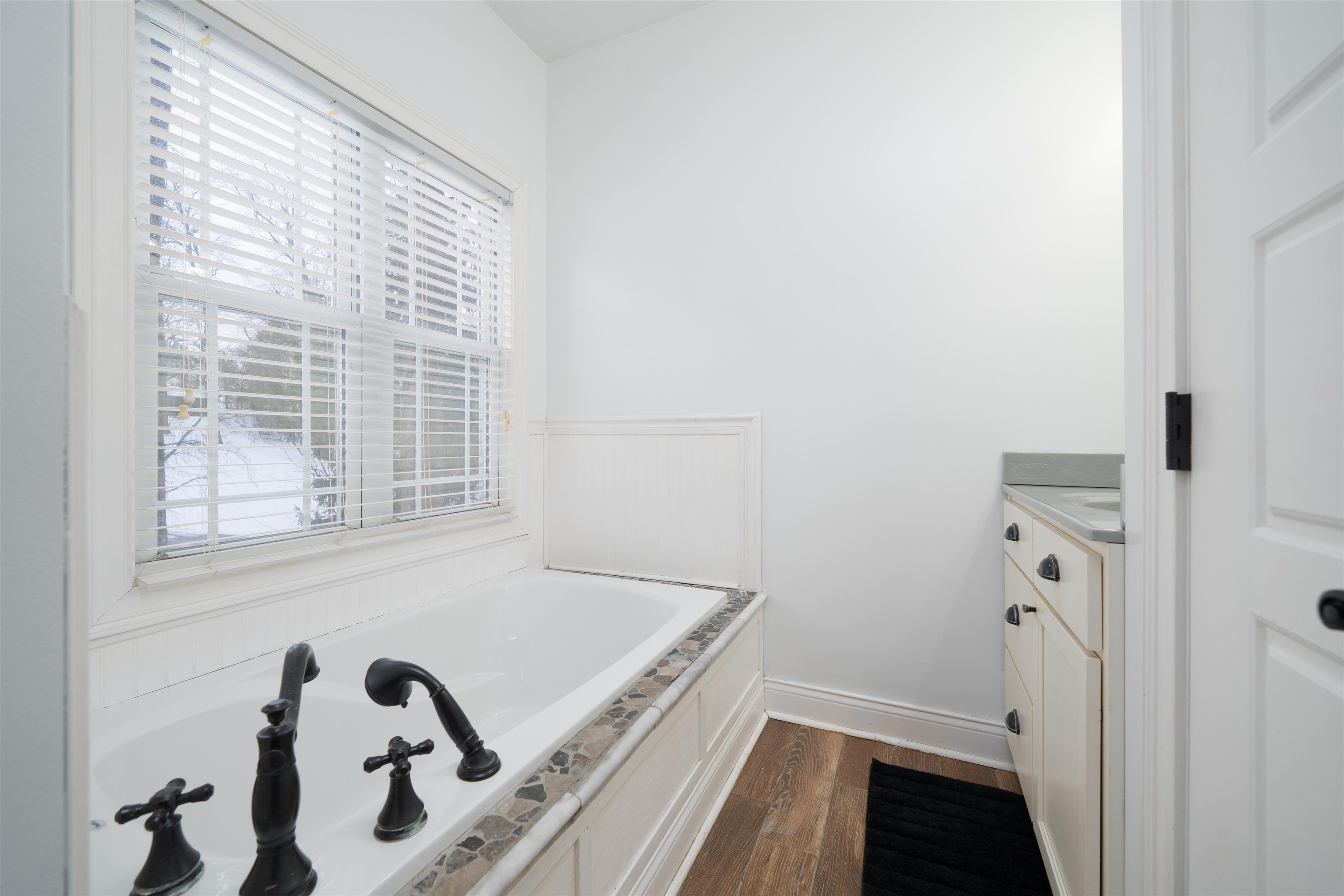 2672 Stonegate Dr, Henderson, Kentucky 42420, 5 Bedrooms Bedrooms, ,2 BathroomsBathrooms,Single Family Residence,For Sale,Stonegate Dr,94061