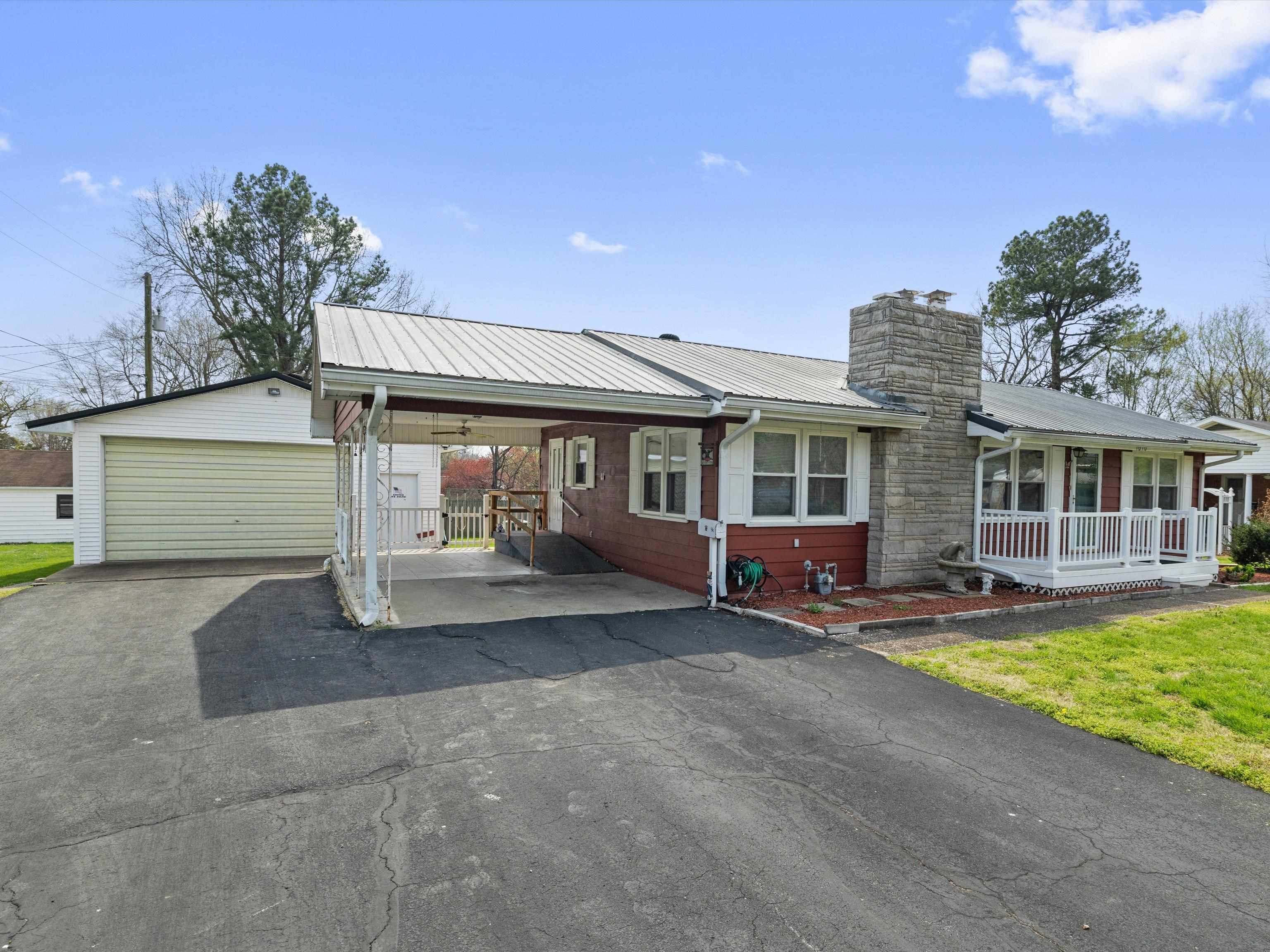 1010 White Avenue, Hartford, Kentucky 42347-1625, 3 Bedrooms Bedrooms, ,2 BathroomsBathrooms,Single Family Residence,For Sale,White Avenue,94073