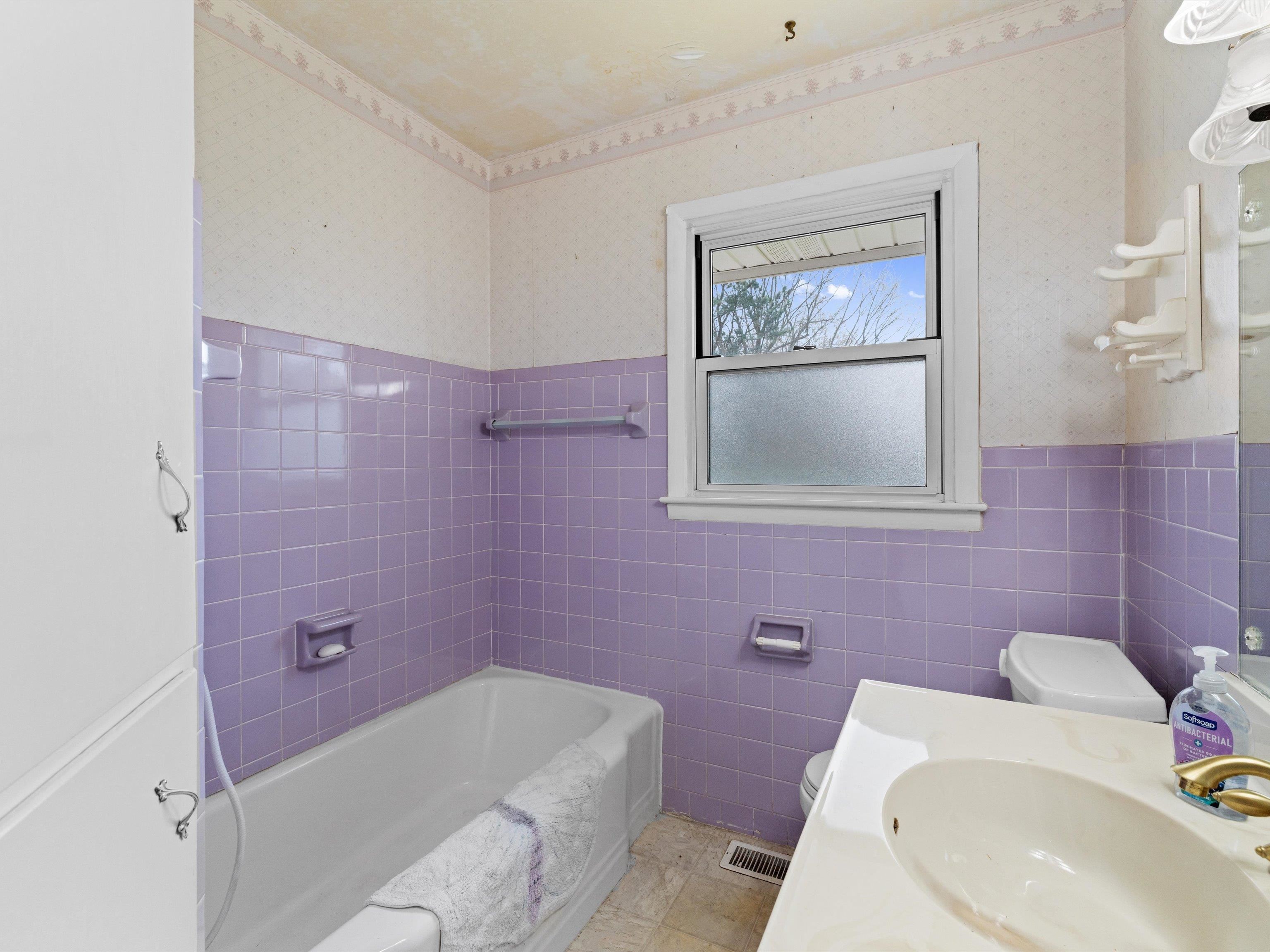 1010 White Avenue, Hartford, Kentucky 42347-1625, 3 Bedrooms Bedrooms, ,2 BathroomsBathrooms,Single Family Residence,For Sale,White Avenue,94073