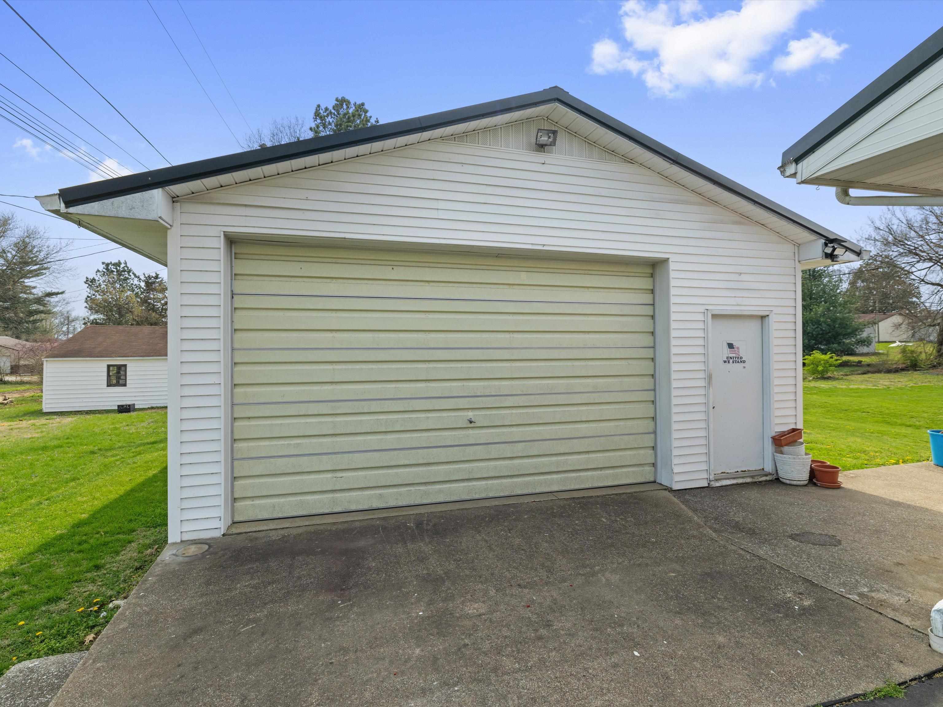 1010 White Avenue, Hartford, Kentucky 42347-1625, 3 Bedrooms Bedrooms, ,2 BathroomsBathrooms,Single Family Residence,For Sale,White Avenue,94073