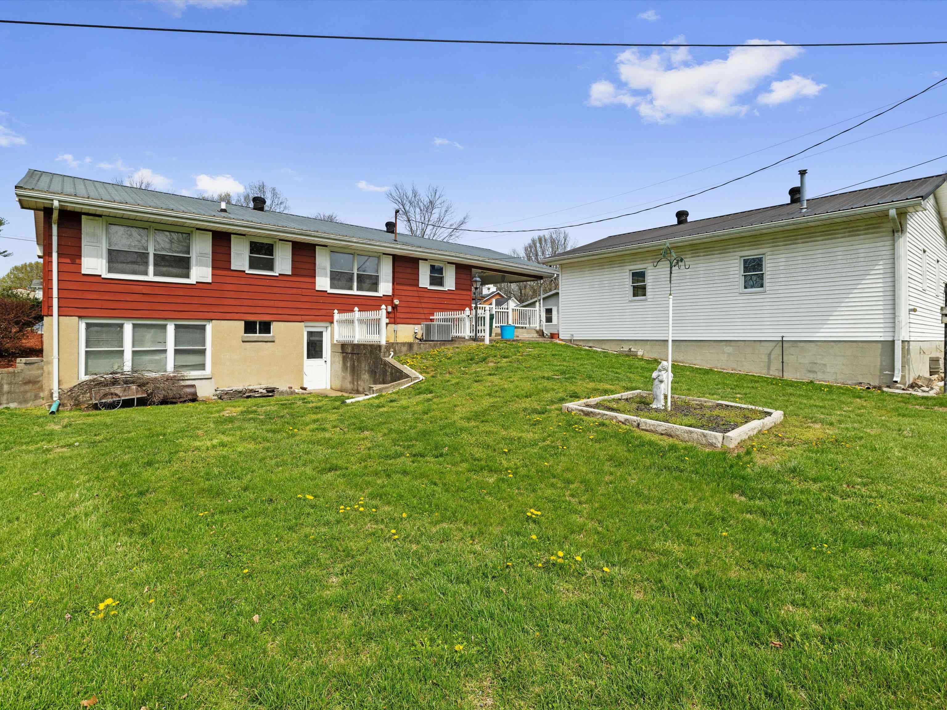 1010 White Avenue, Hartford, Kentucky 42347-1625, 3 Bedrooms Bedrooms, ,2 BathroomsBathrooms,Single Family Residence,For Sale,White Avenue,94073