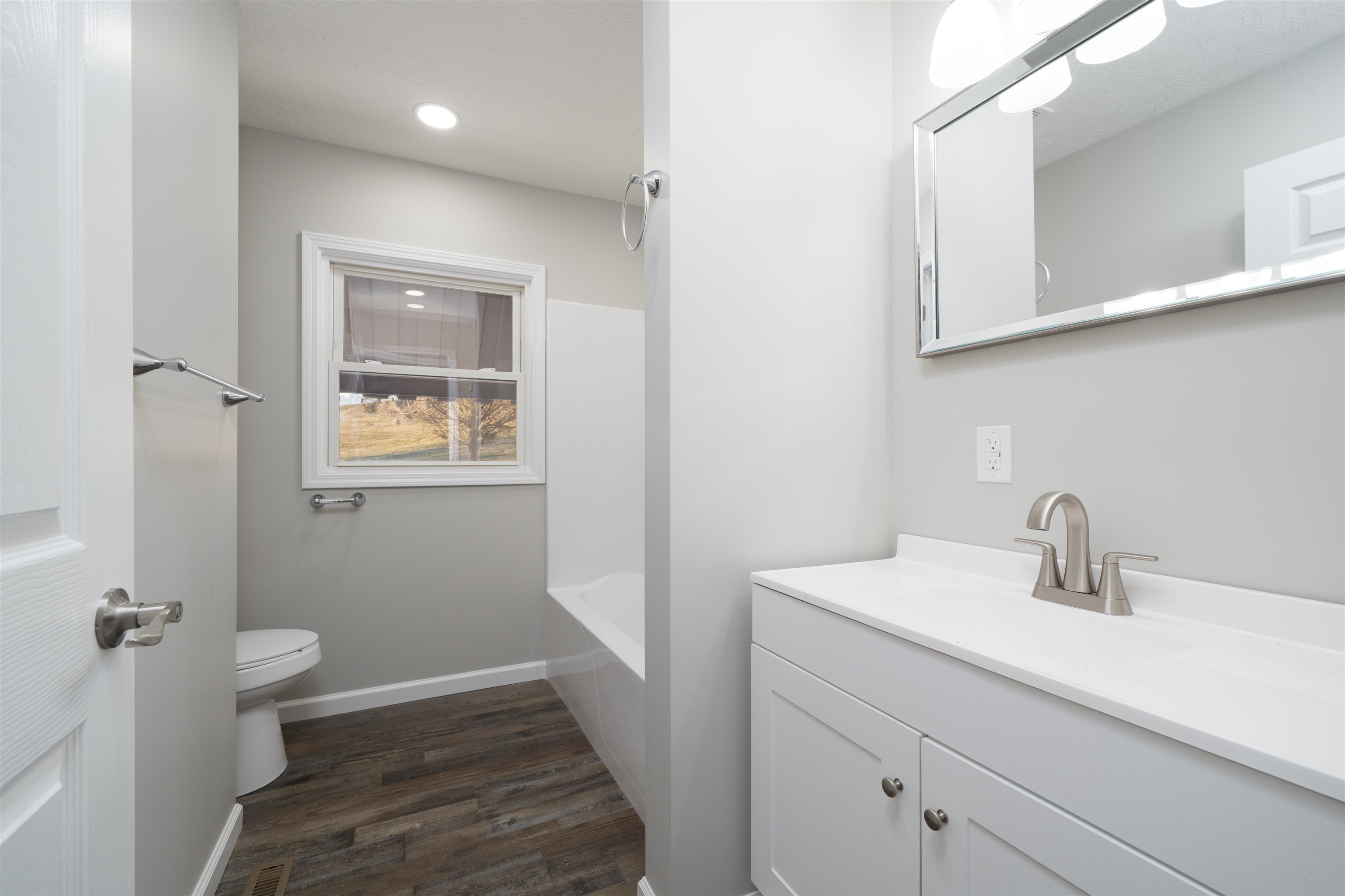 610 W 1st St, Calhoun, Kentucky 42327, 3 Bedrooms Bedrooms, ,1 BathroomBathrooms,Single Family Residence,For Sale,W 1st St,94076