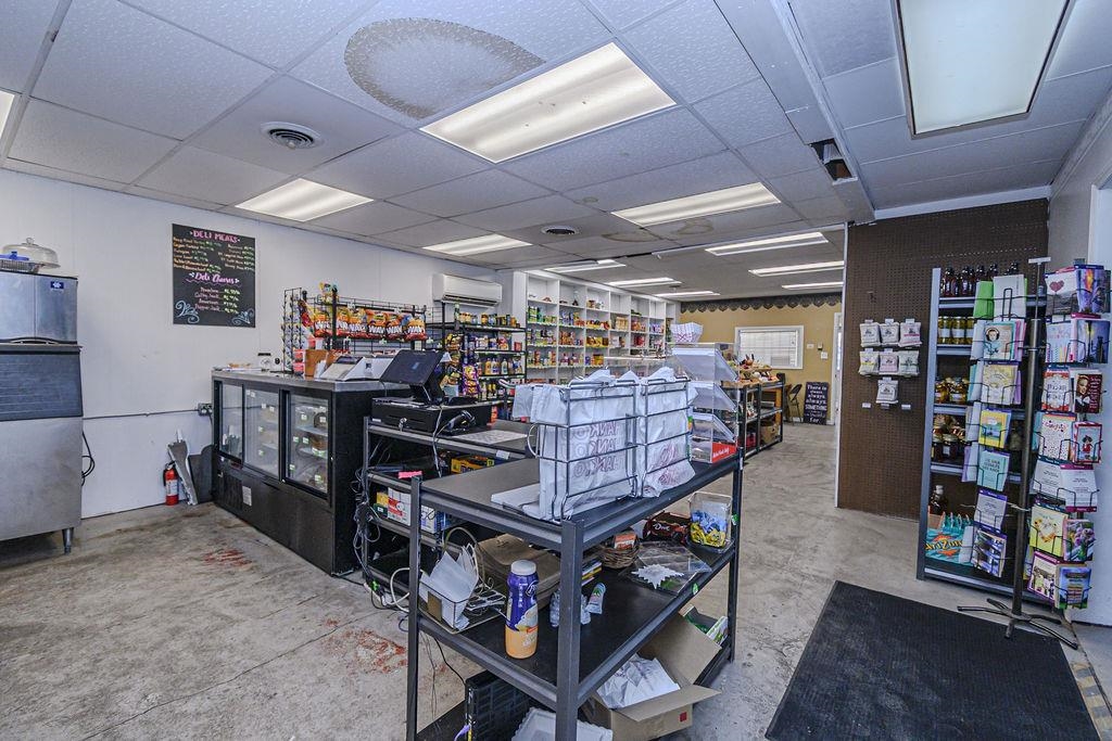 140 Main St., Calhoun, Kentucky 42327, ,Mixed Use,For Sale,Main St.,94083