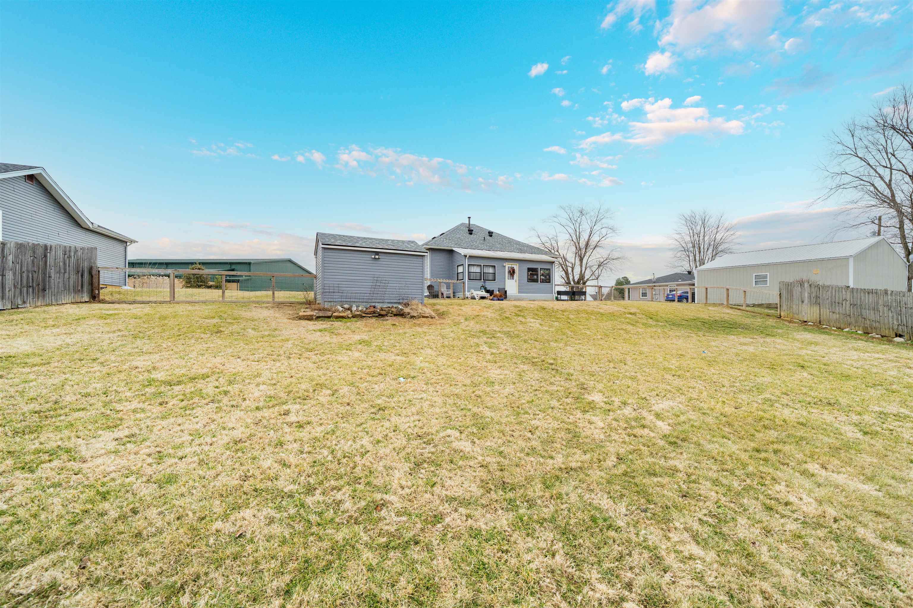 10469 Main Cross Street, Whitesville, Kentucky 42378, 2 Bedrooms Bedrooms, ,1 BathroomBathrooms,Single Family Residence,For Sale,Main Cross Street,94090