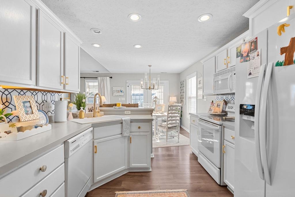 3106 Dade Cove, Owensboro, Kentucky 42303, 4 Bedrooms Bedrooms, ,2 BathroomsBathrooms,Single Family Residence,For Sale,Dade Cove,94094