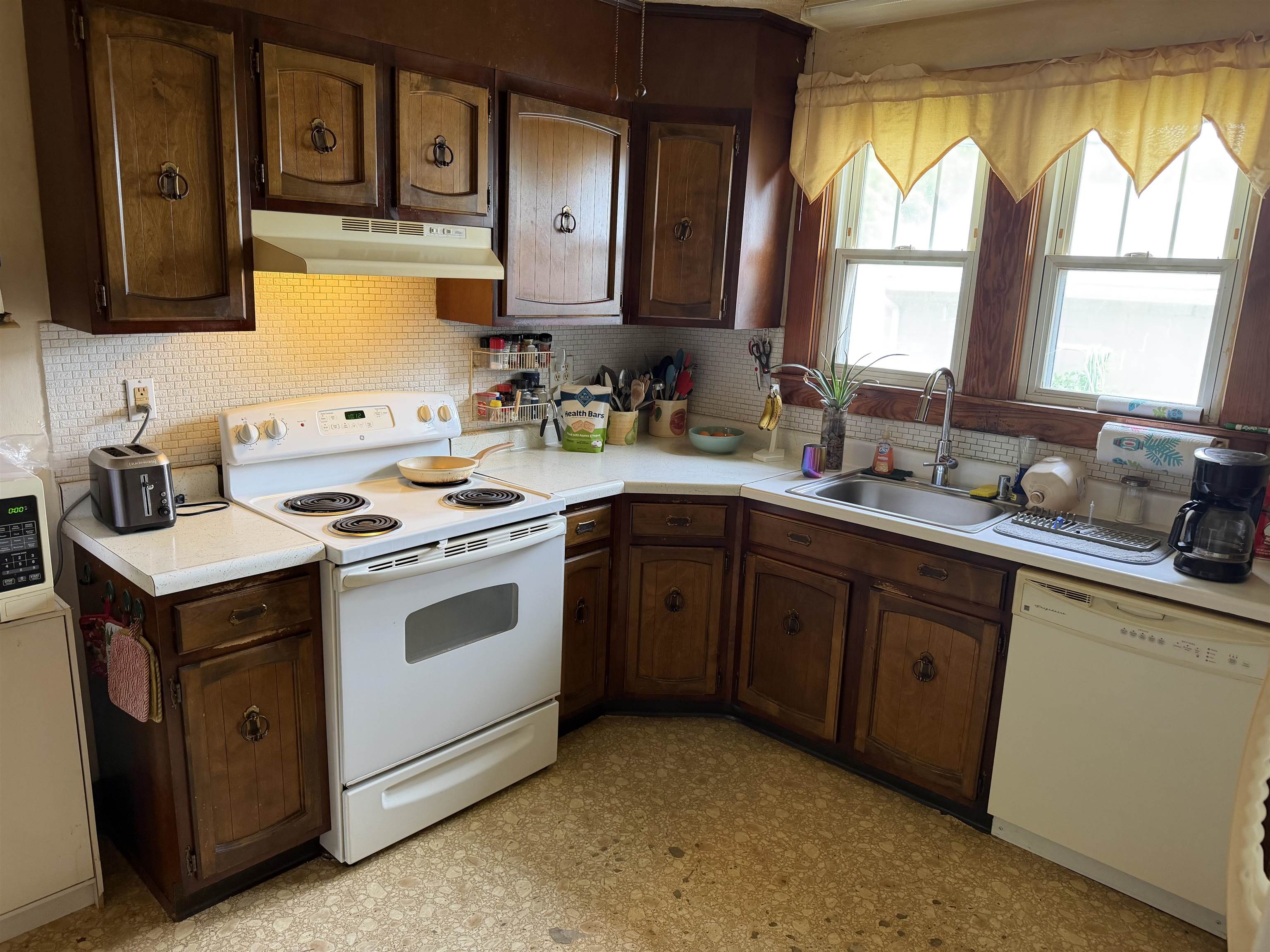 725 21st Street, Owensboro, Kentucky 42303, 3 Bedrooms Bedrooms, ,2 BathroomsBathrooms,Single Family Residence,For Sale,21st Street,94098