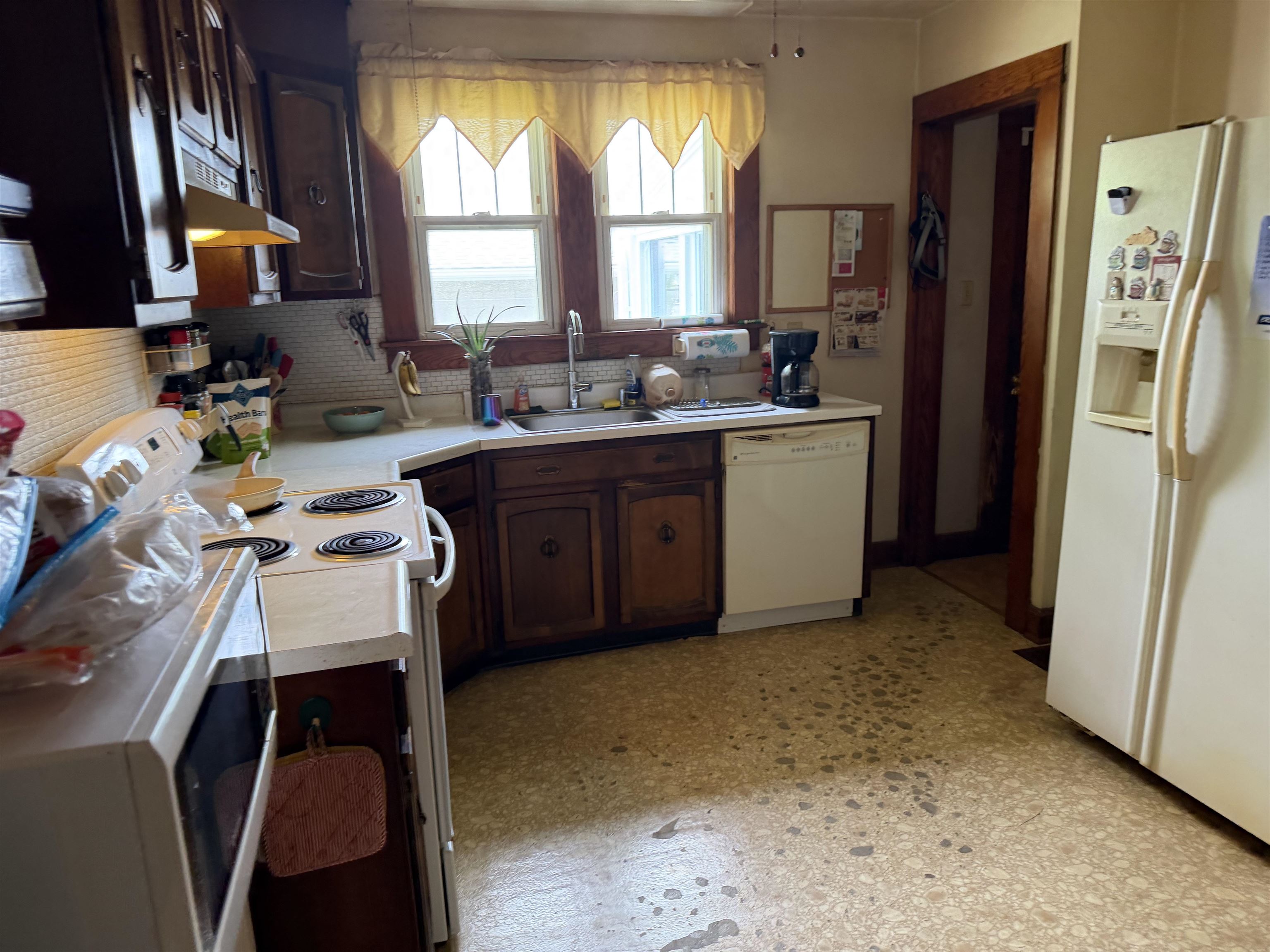 725 21st Street, Owensboro, Kentucky 42303, 3 Bedrooms Bedrooms, ,2 BathroomsBathrooms,Single Family Residence,For Sale,21st Street,94098