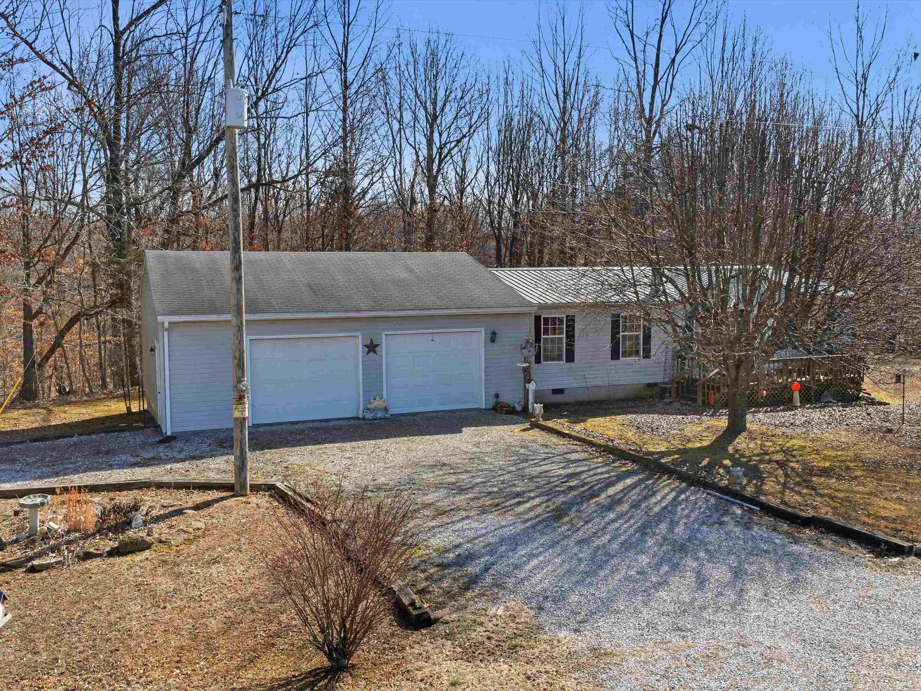 756 Johnson Lane, Livermore, Kentucky 42352, 3 Bedrooms Bedrooms, ,2 BathroomsBathrooms,Single Family Residence,For Sale,Johnson Lane,94109