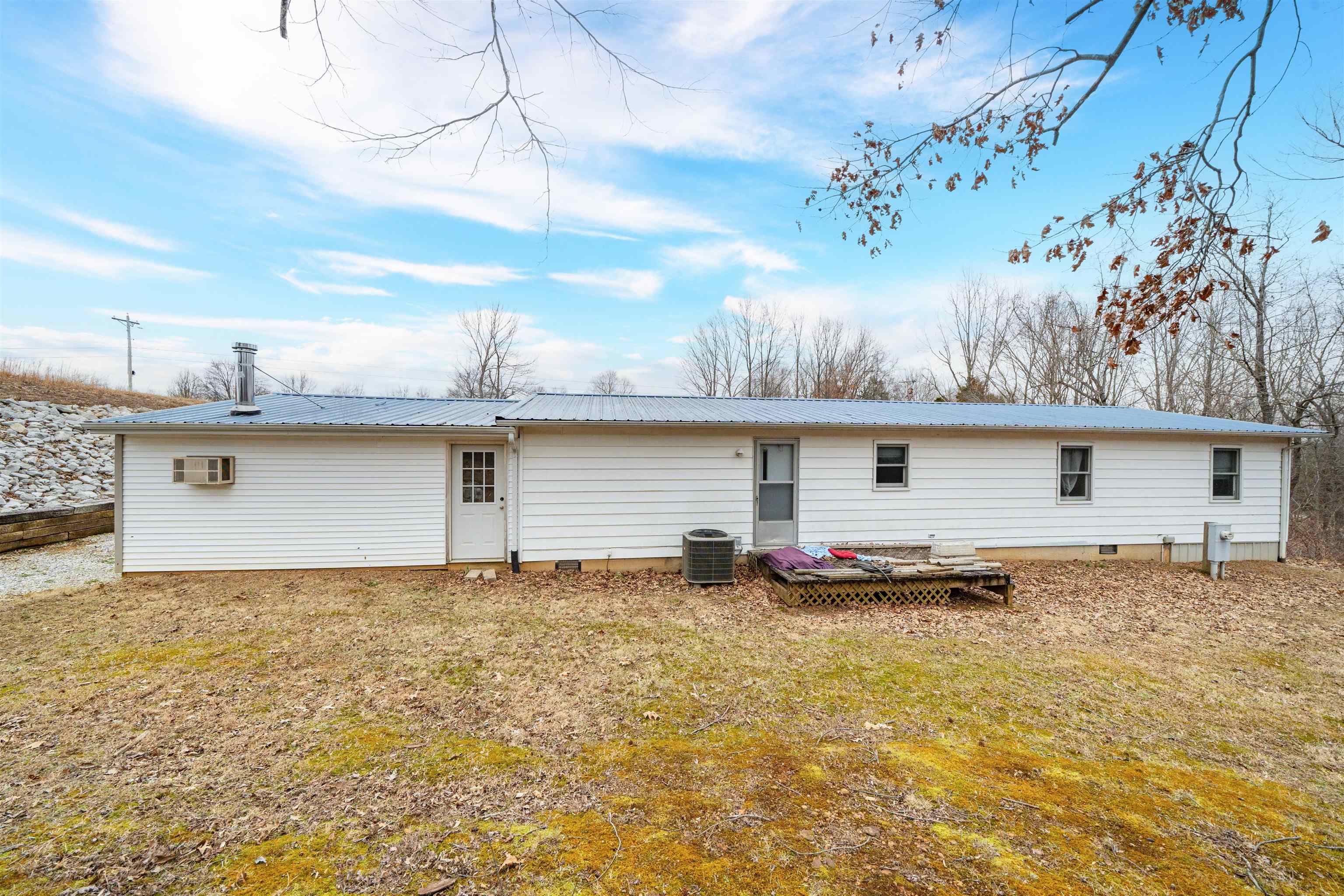 5722 Hwy 764, Whitesville, Kentucky 42378, 2 Bedrooms Bedrooms, ,1 BathroomBathrooms,Single Family Residence,For Sale,Hwy 764,94115