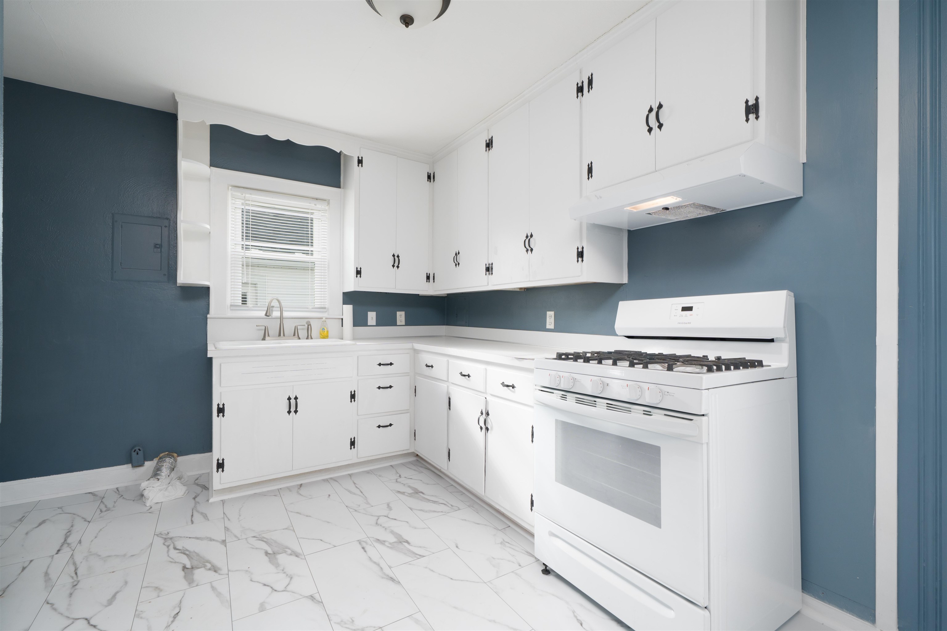 1629 Booth Avenue, Owensboro, Kentucky 42301, 4 Bedrooms Bedrooms, ,2 BathroomsBathrooms,Single Family Residence,For Sale,Booth Avenue,94132