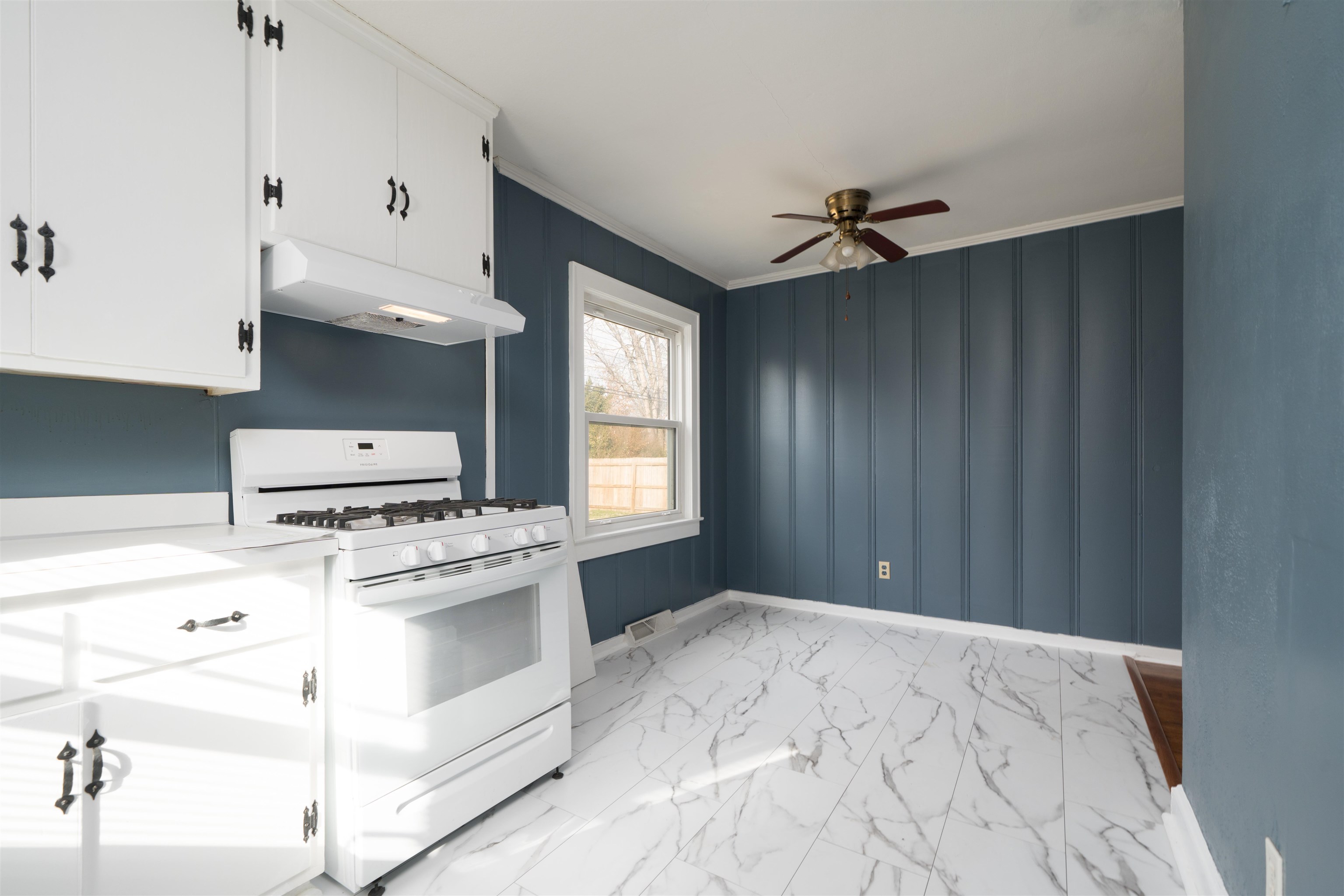 1629 Booth Avenue, Owensboro, Kentucky 42301, 4 Bedrooms Bedrooms, ,2 BathroomsBathrooms,Single Family Residence,For Sale,Booth Avenue,94132